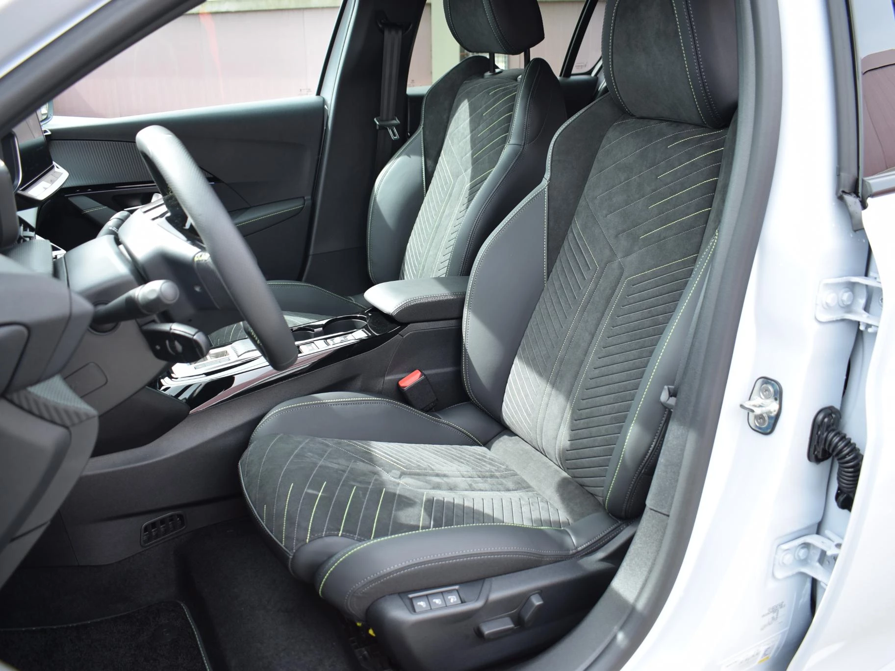 Hoofdafbeelding Peugeot e-208