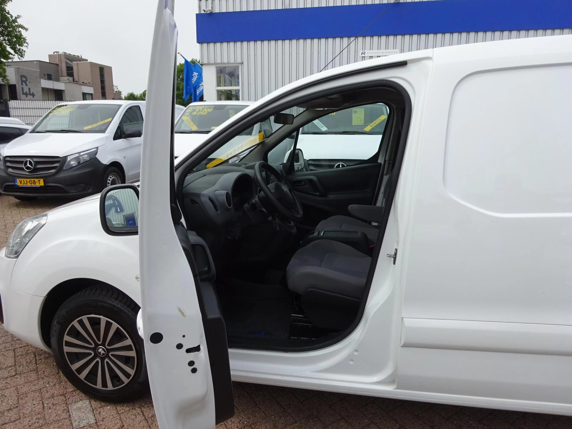 Hoofdafbeelding Peugeot Partner