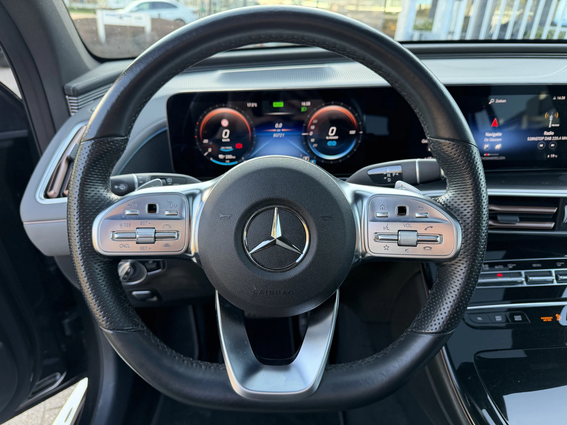 Hoofdafbeelding Mercedes-Benz EQC