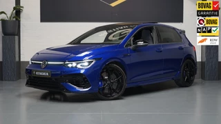Hoofdafbeelding Volkswagen Golf Volkswagen Golf VIII R 2.0 TSI 4M PERFORMANCE AKRAPOVIC-CAMERA-HARMAN KARDON-HUD-IQ LIGHT-KEYLESS-PANORAMA