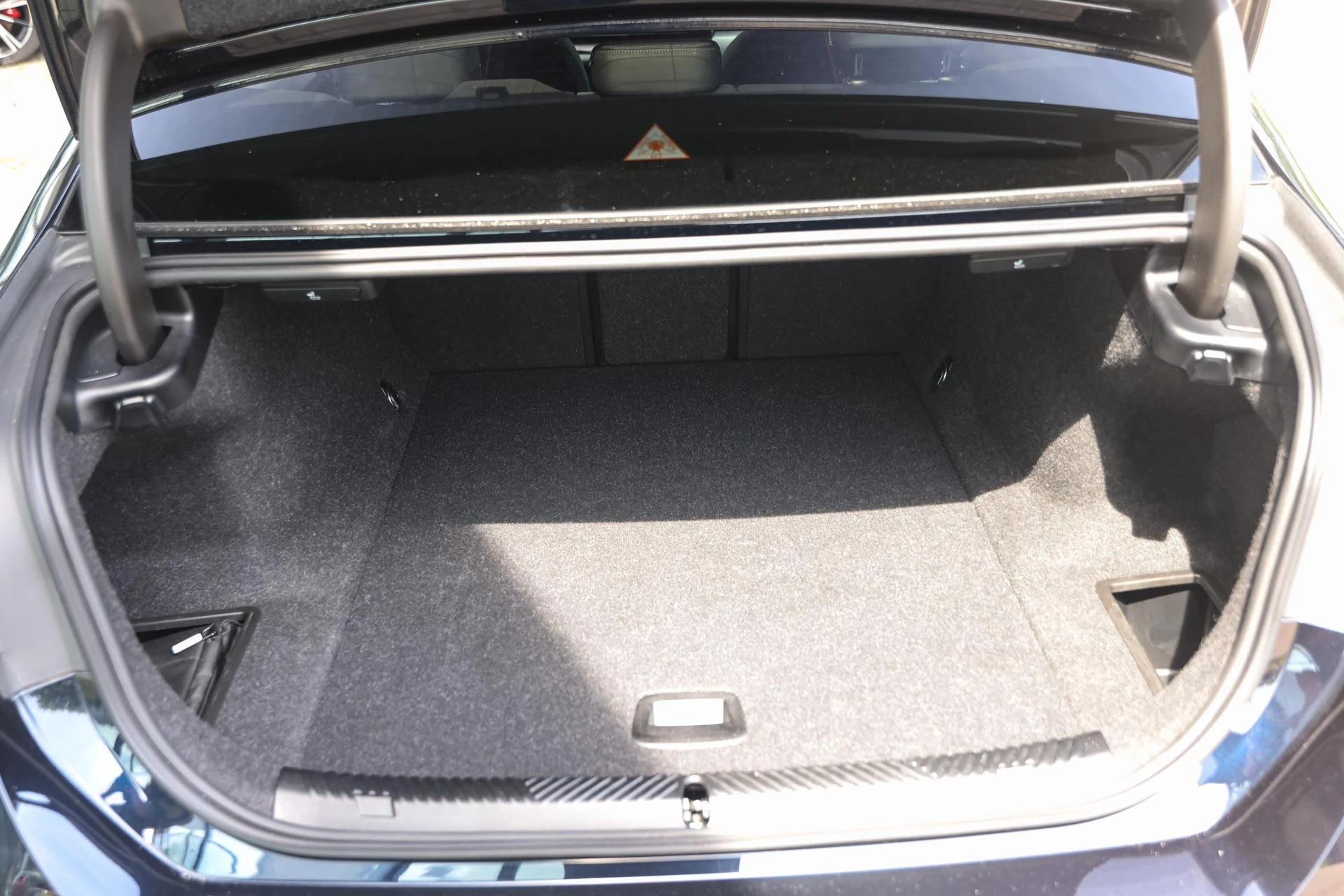 Hoofdafbeelding BMW i5