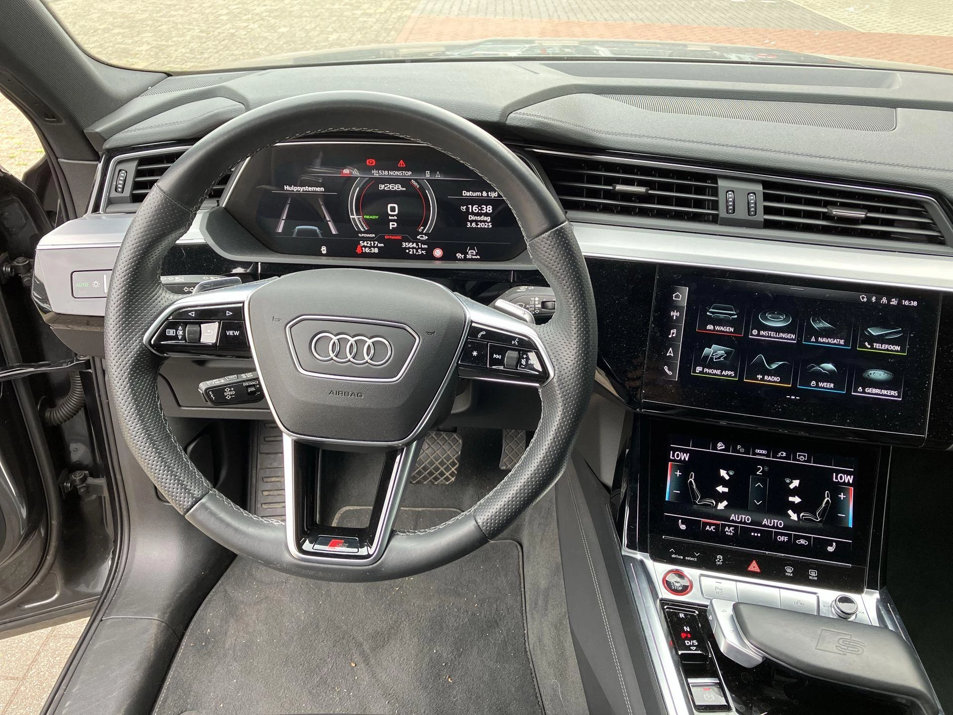 Hoofdafbeelding Audi e-tron