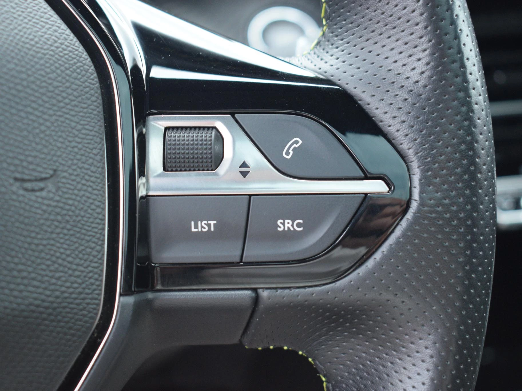 Hoofdafbeelding Peugeot e-208