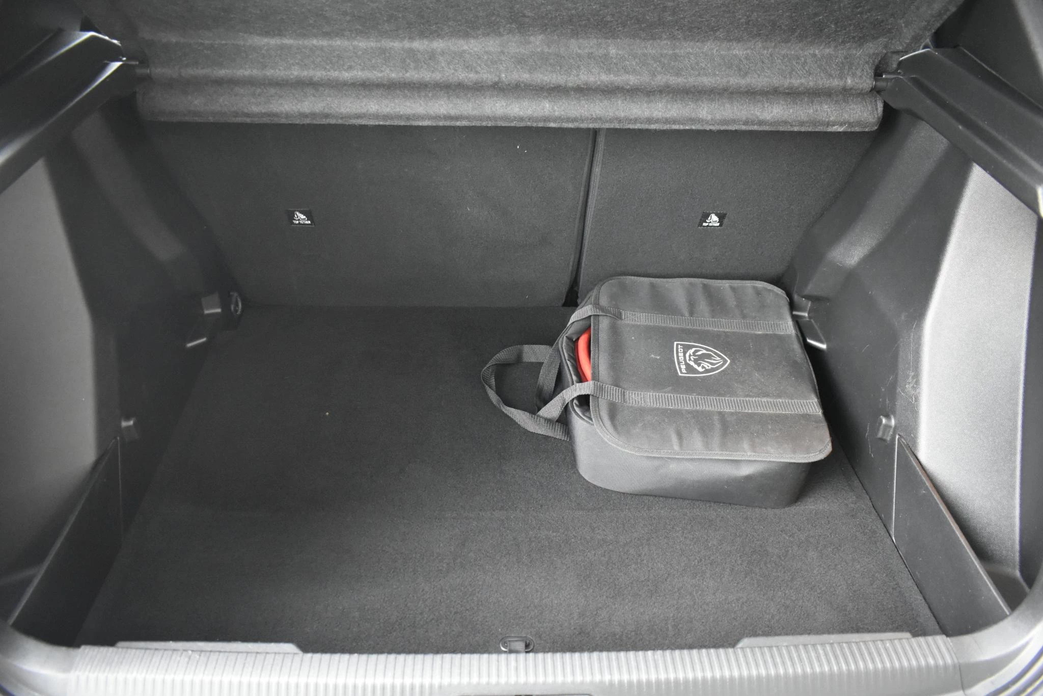 Hoofdafbeelding Peugeot e-2008