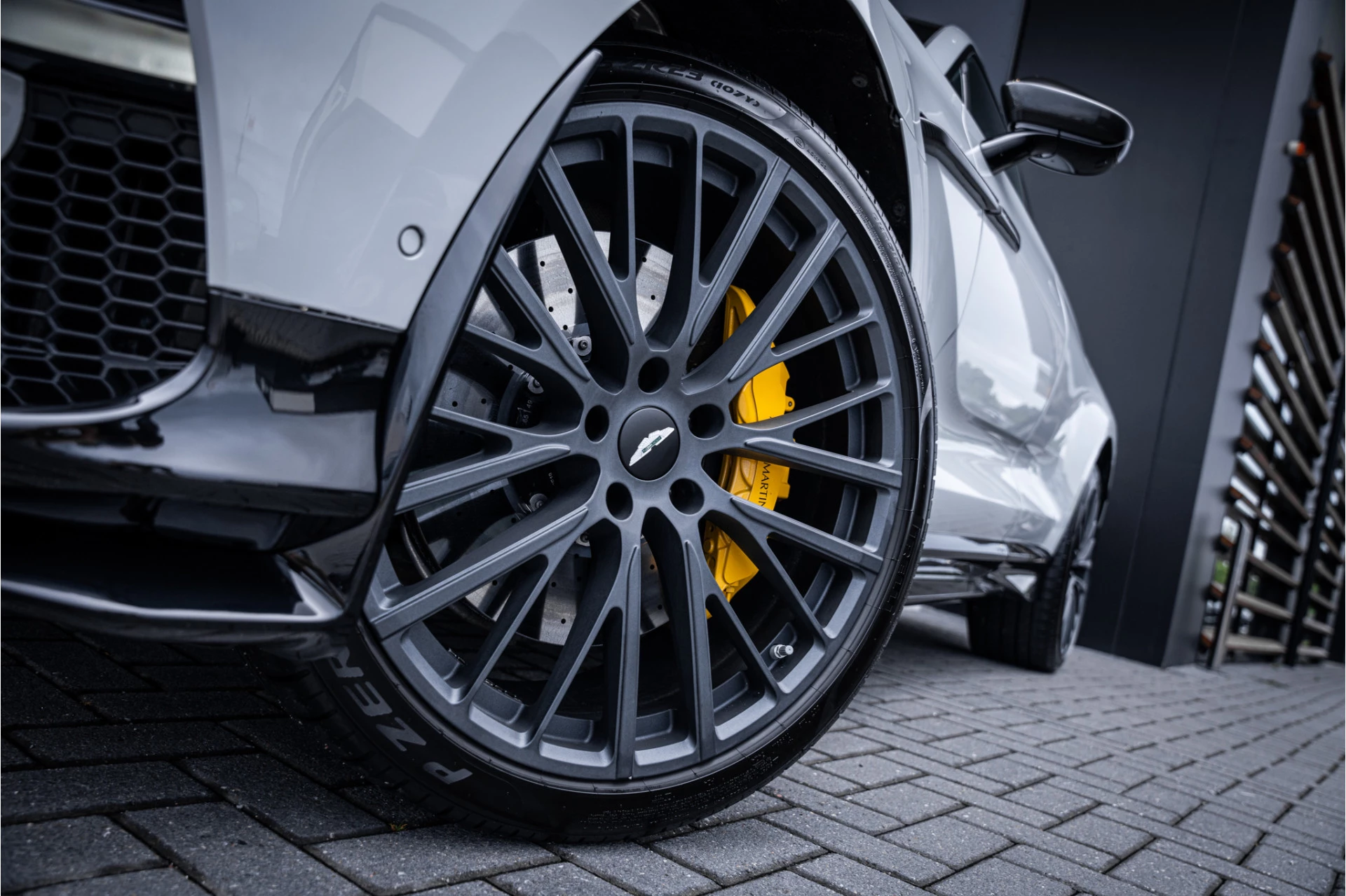 Hoofdafbeelding Aston Martin DBX