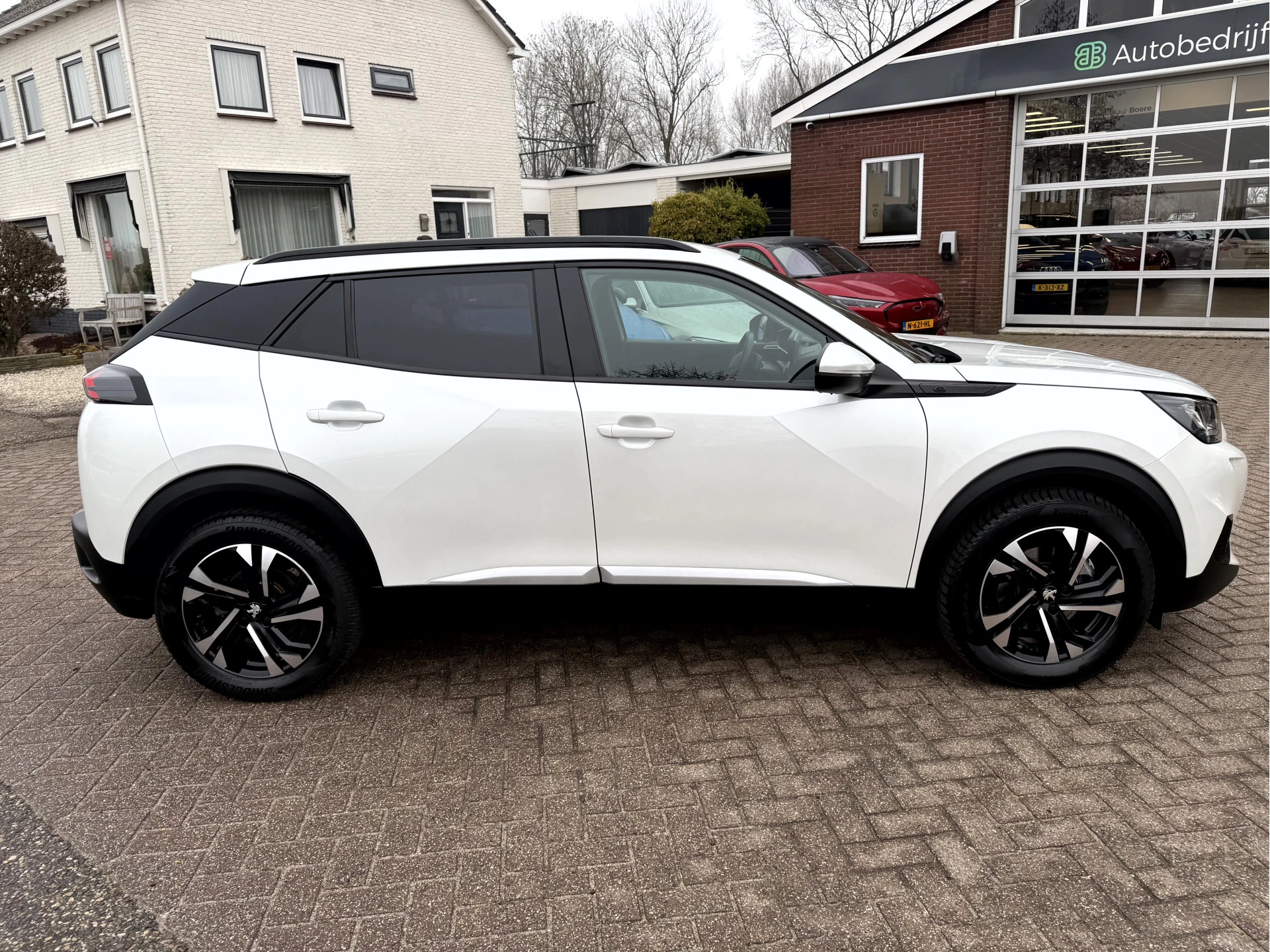 Hoofdafbeelding Peugeot e-2008