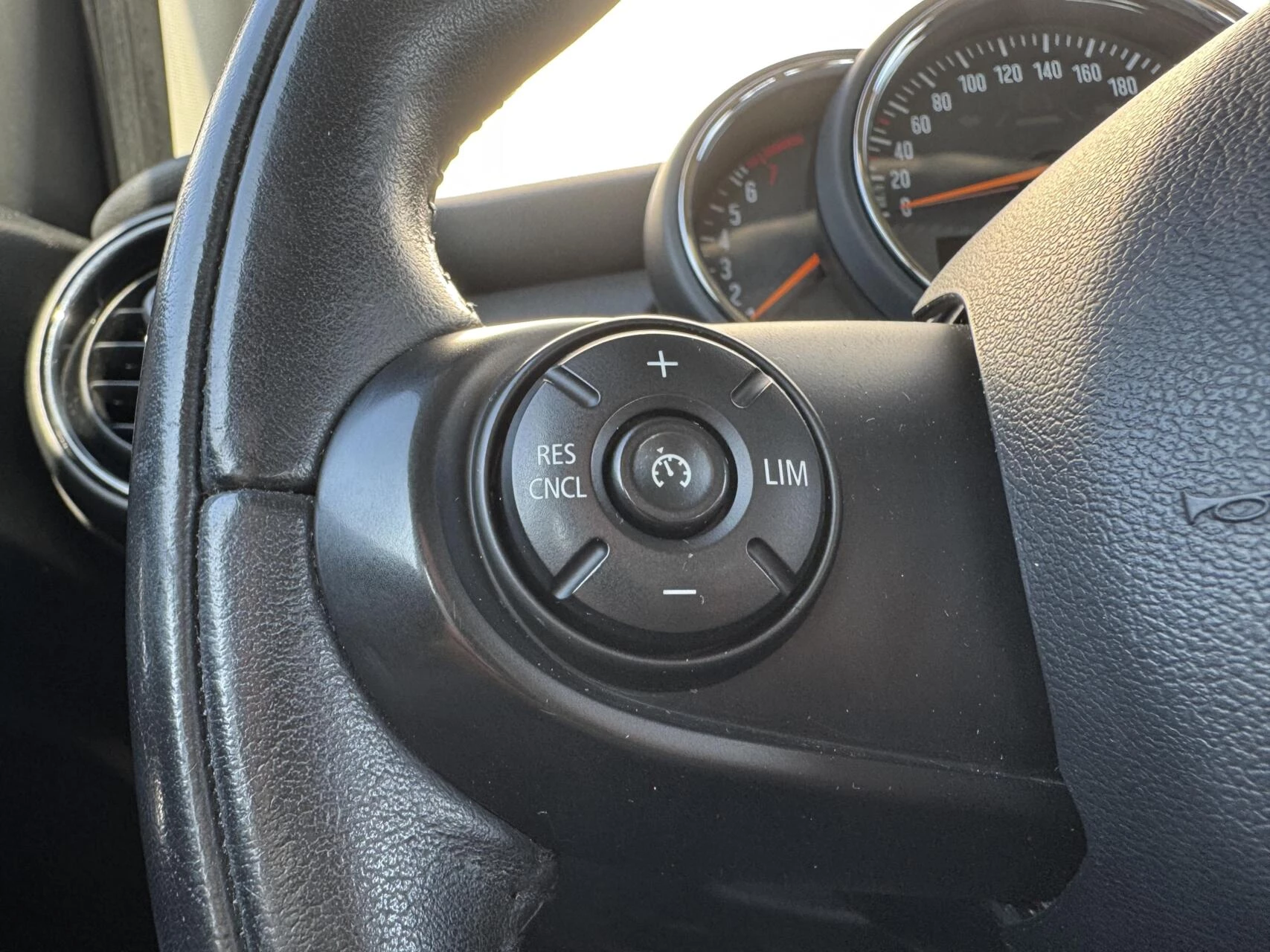 Hoofdafbeelding MINI One