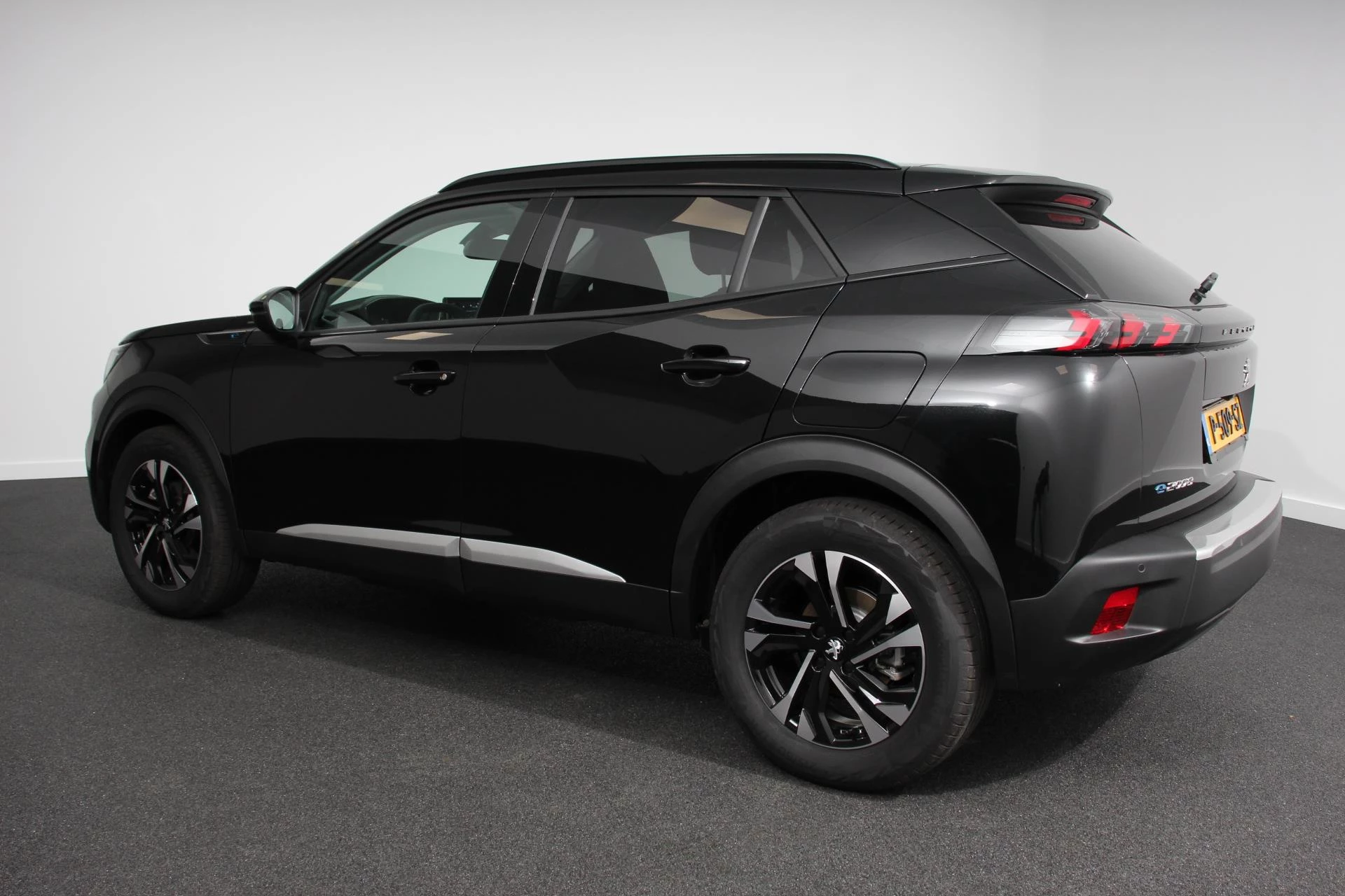 Hoofdafbeelding Peugeot e-2008