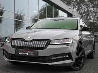 Škoda Superb Combi 1.4TSI iV Sportline Business Trekhaak Pano Keyless Carbon Camera 19-Inch