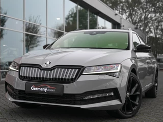 Hoofdafbeelding Škoda Superb Škoda Superb Combi 1.4TSI iV Sportline Business Trekhaak Pano Keyless Carbon Camera 19-Inch