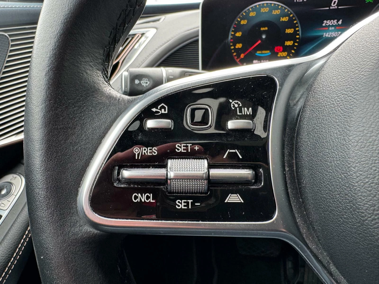 Hoofdafbeelding Mercedes-Benz EQC
