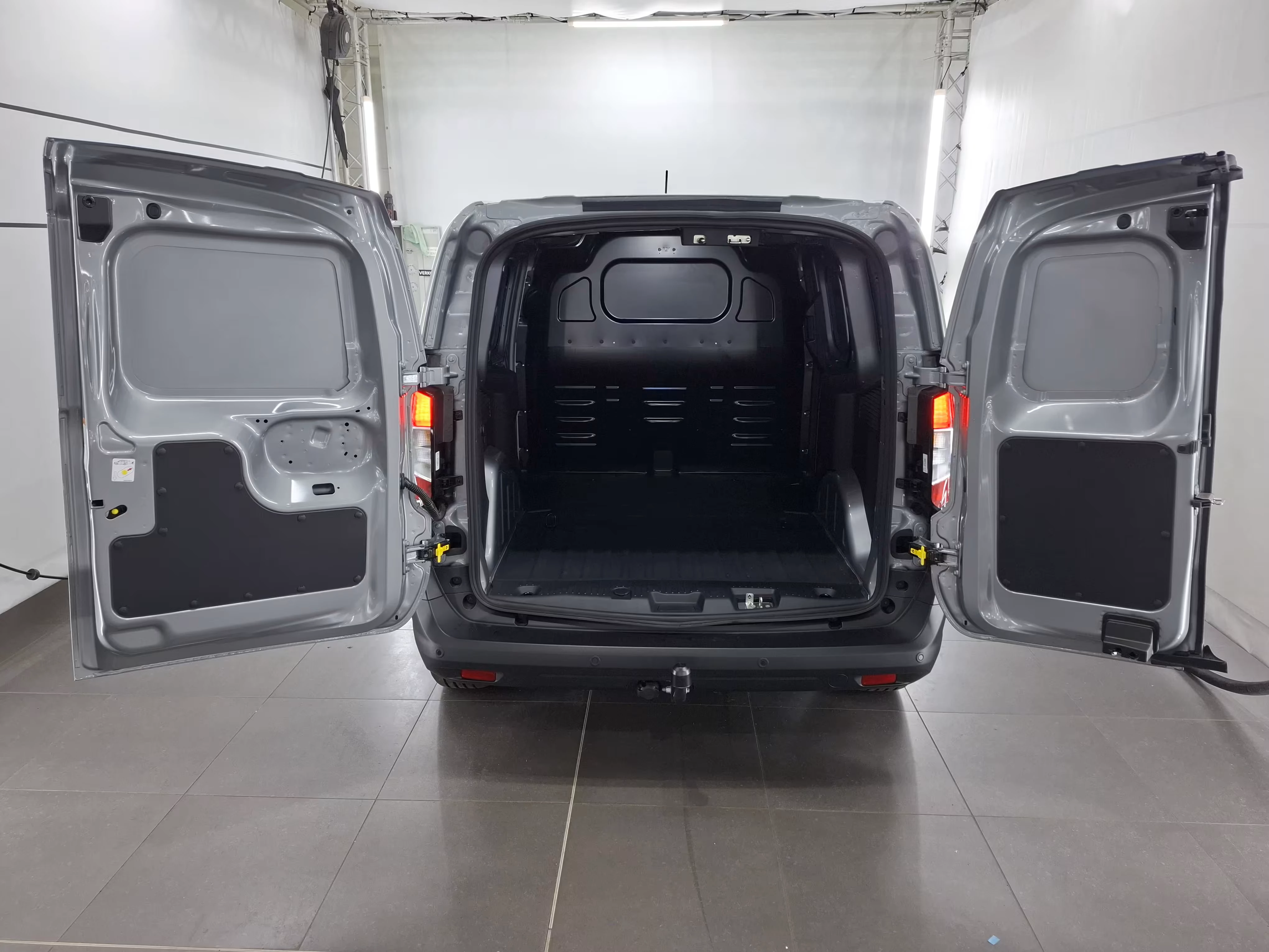 Hoofdafbeelding Ford E-Transit Courier