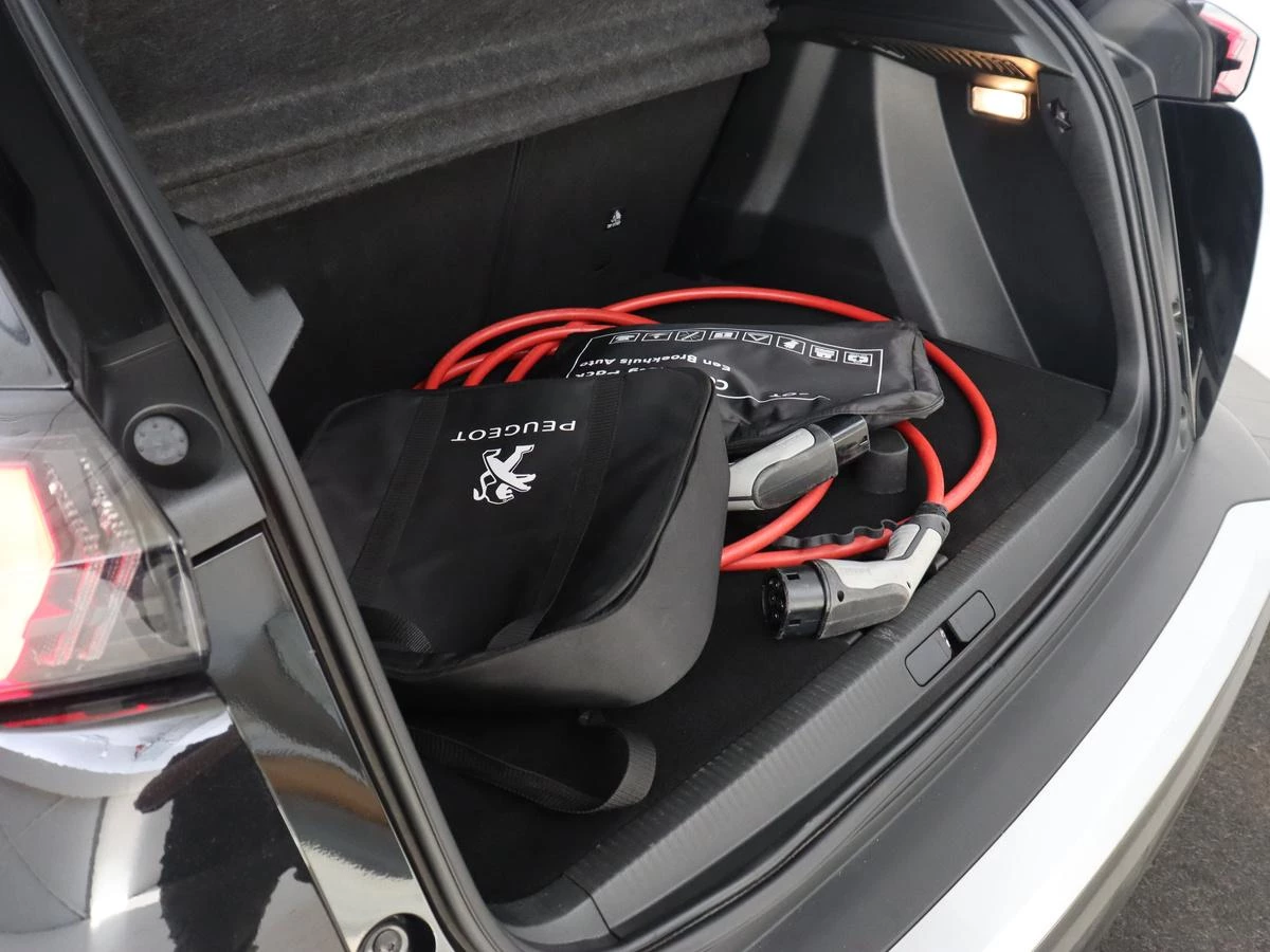 Hoofdafbeelding Peugeot e-2008