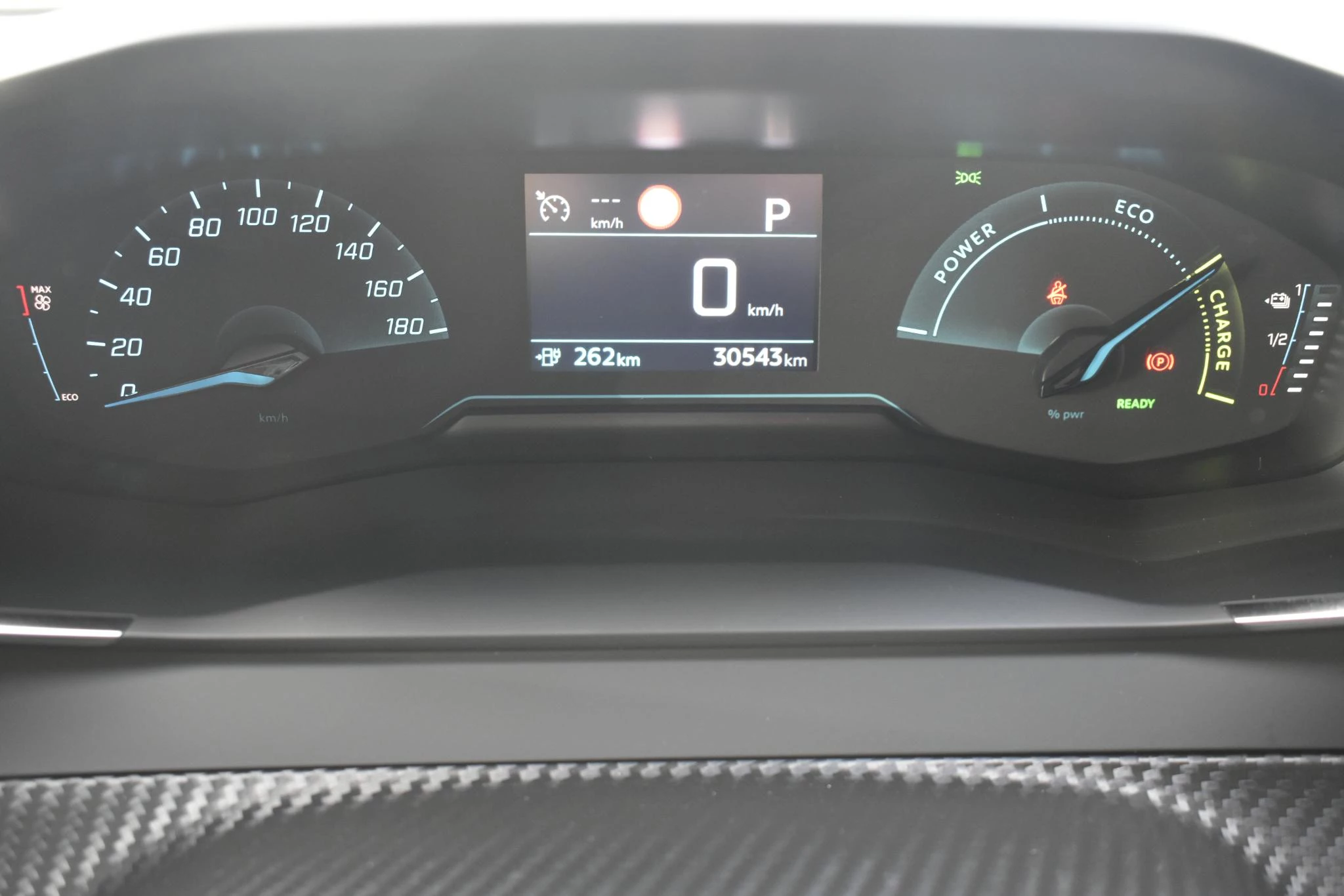 Hoofdafbeelding Peugeot e-2008