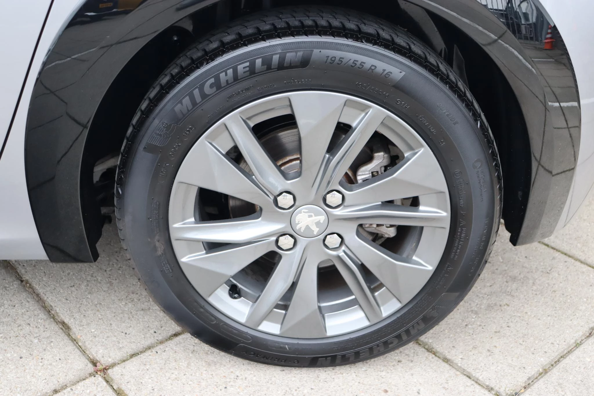 Hoofdafbeelding Peugeot e-208
