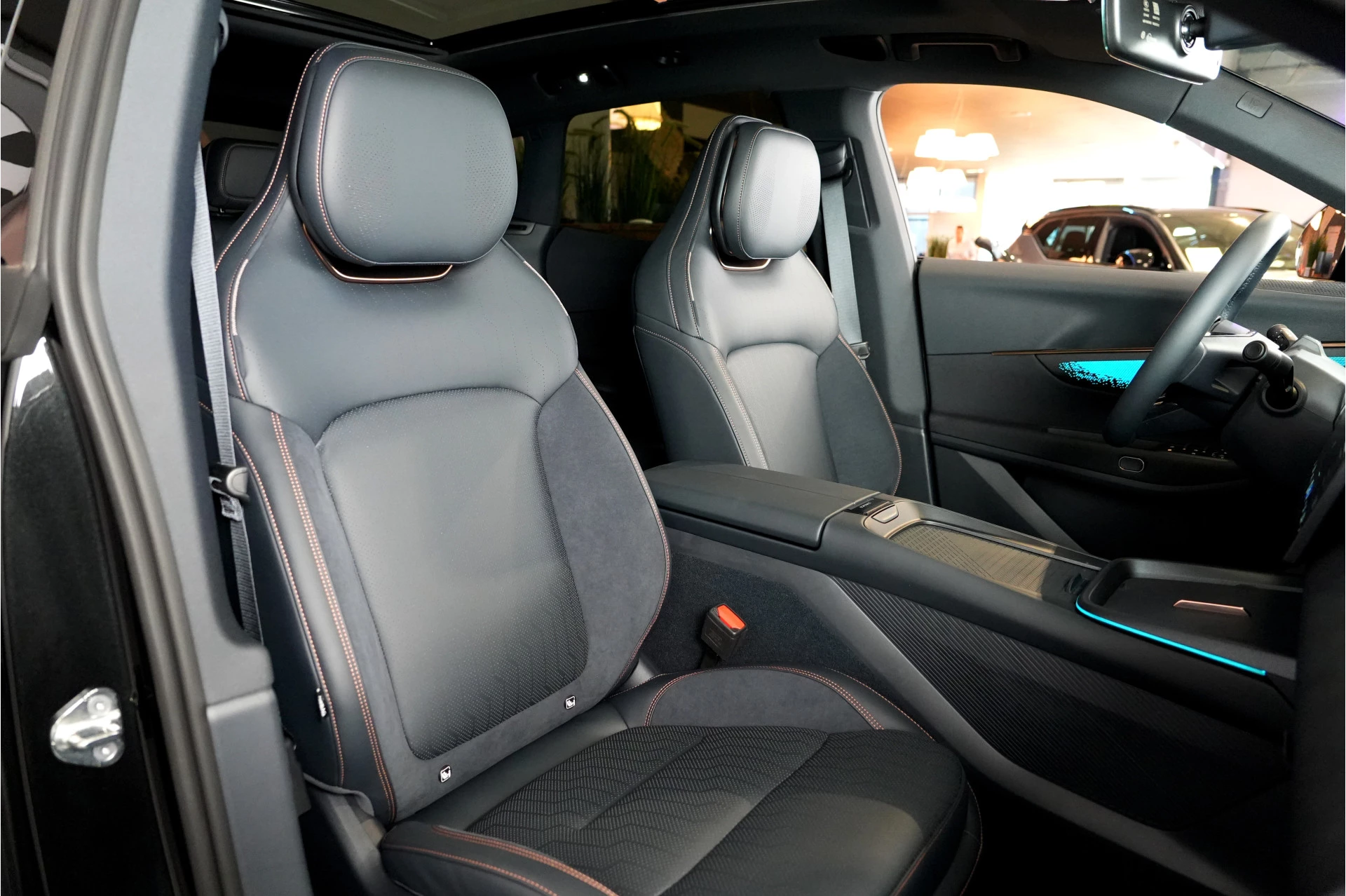 Hoofdafbeelding Lynk & Co 08