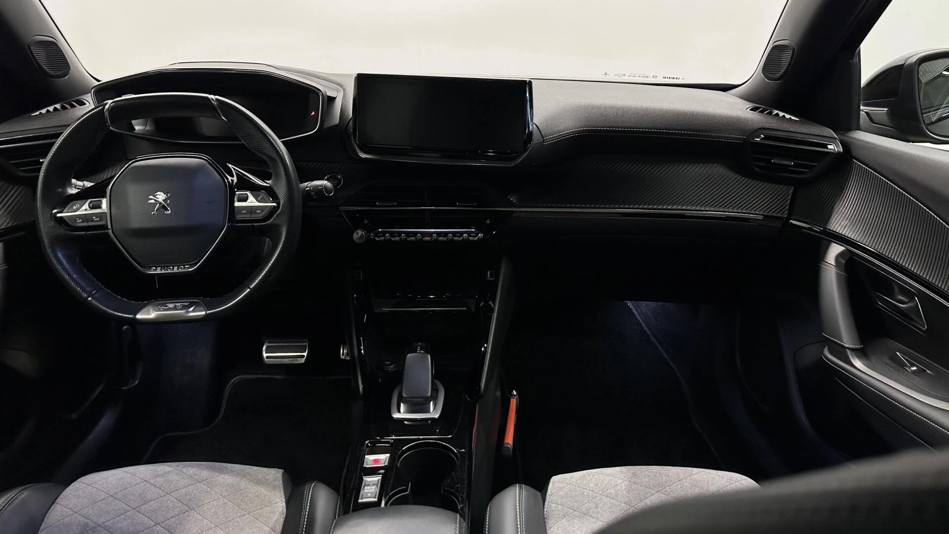 Hoofdafbeelding Peugeot e-2008