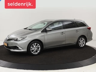 Toyota Auris 1.8 Hybrid Executive | Stoelverwarming |  Trekhaak | Park Assist | Camera | Navigatie | Keyless | Half leder | Climate control | Cruise control