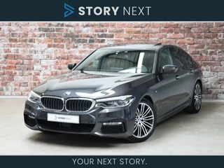 BMW 5 Serie Sedan 520i High Executive M Sport Pakket Automaat / Trekhaak / Head-Up Display / Schuif-/kanteldak / Harman Kardon / Surround View / Driving Assistant Plus / Navigatie Professional / Elektrische Achterklep / Comfort Access / Stoelverwarming / 19 Inch