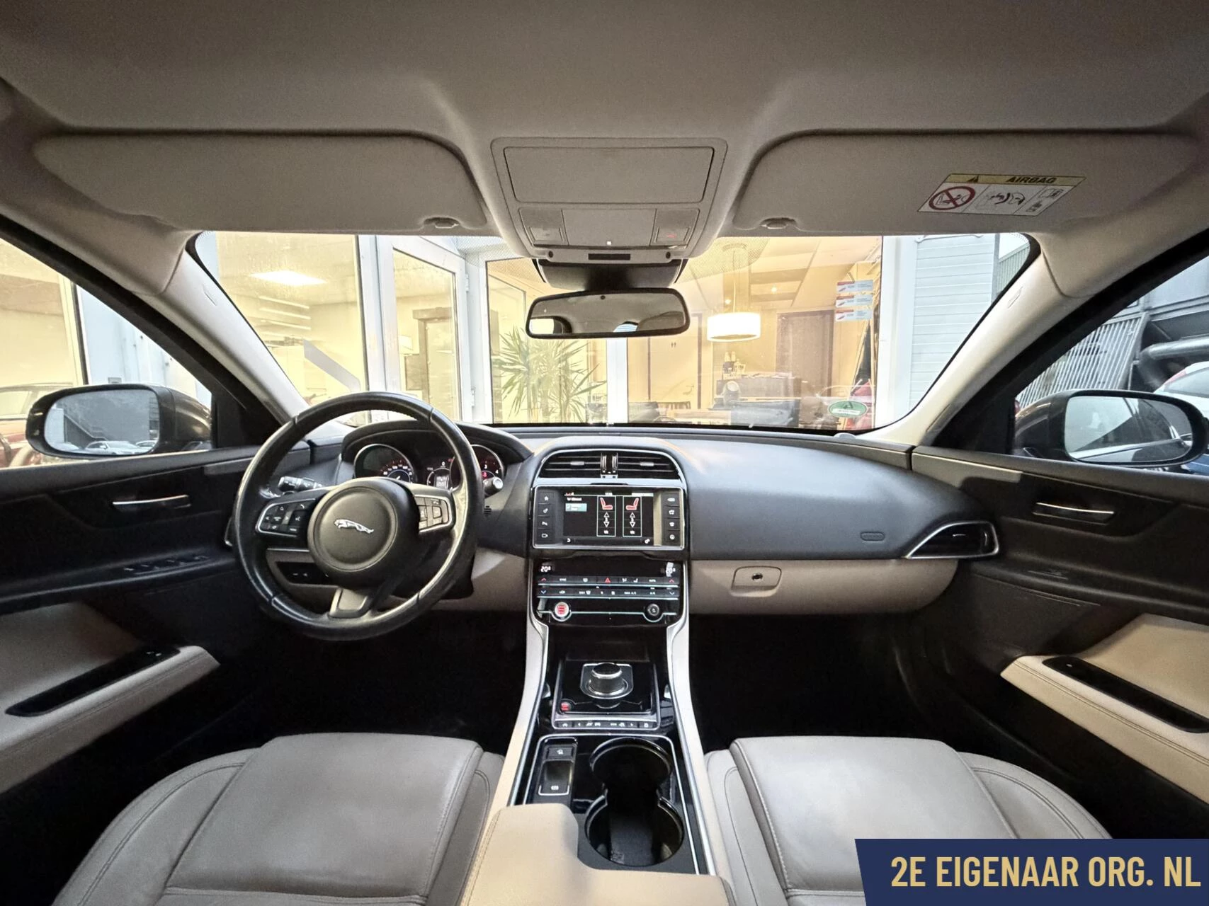 Hoofdafbeelding Jaguar XE