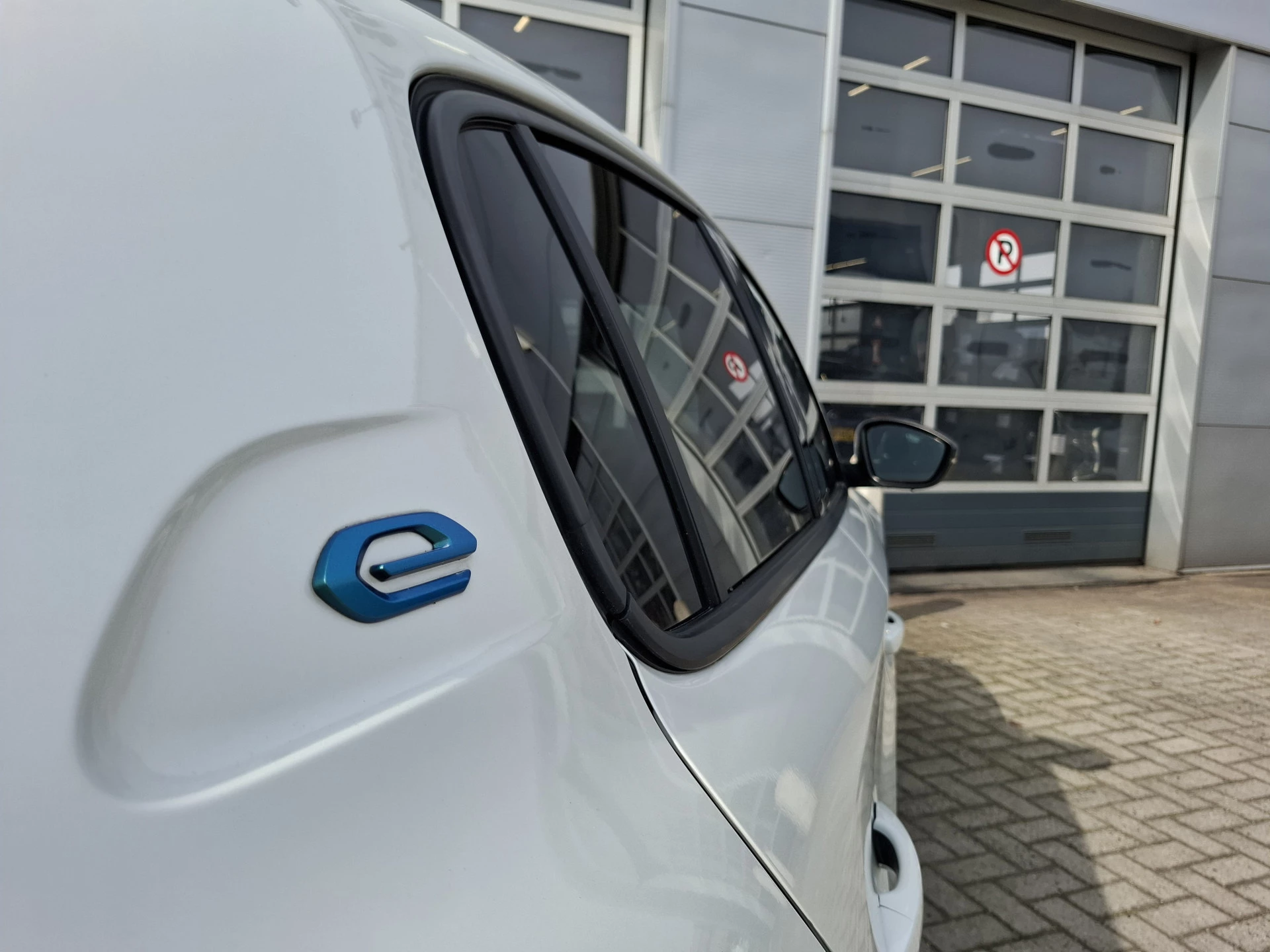 Hoofdafbeelding Peugeot e-208