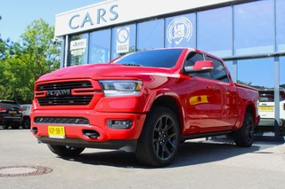 Dodge Ram Pick-Up 5.7 Hemi V8 Crew Cab LARAMIE Night LPG Luchtvering