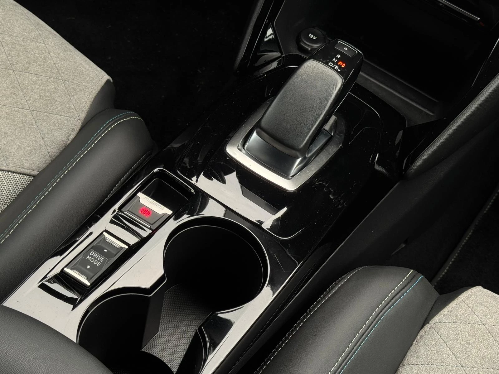 Hoofdafbeelding Peugeot e-208