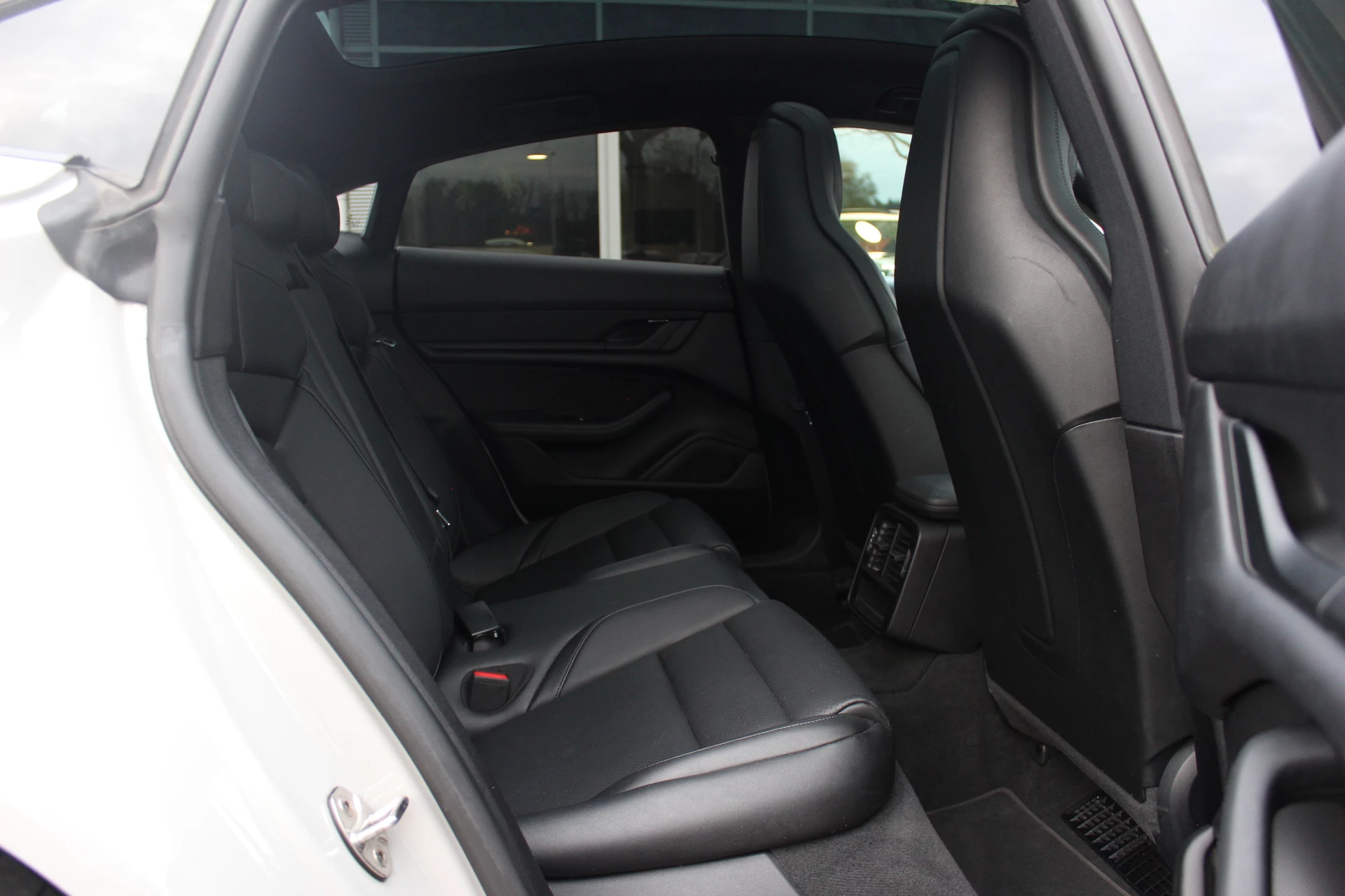 Hoofdafbeelding Porsche Taycan