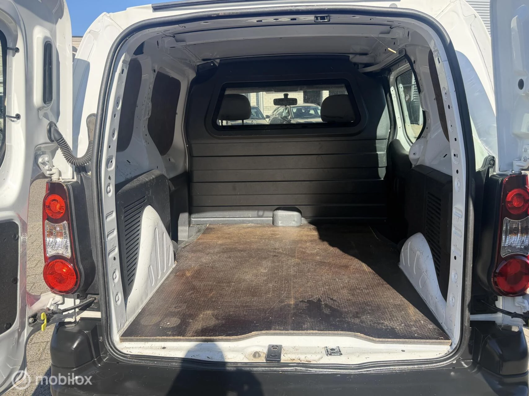 Hoofdafbeelding Peugeot Partner