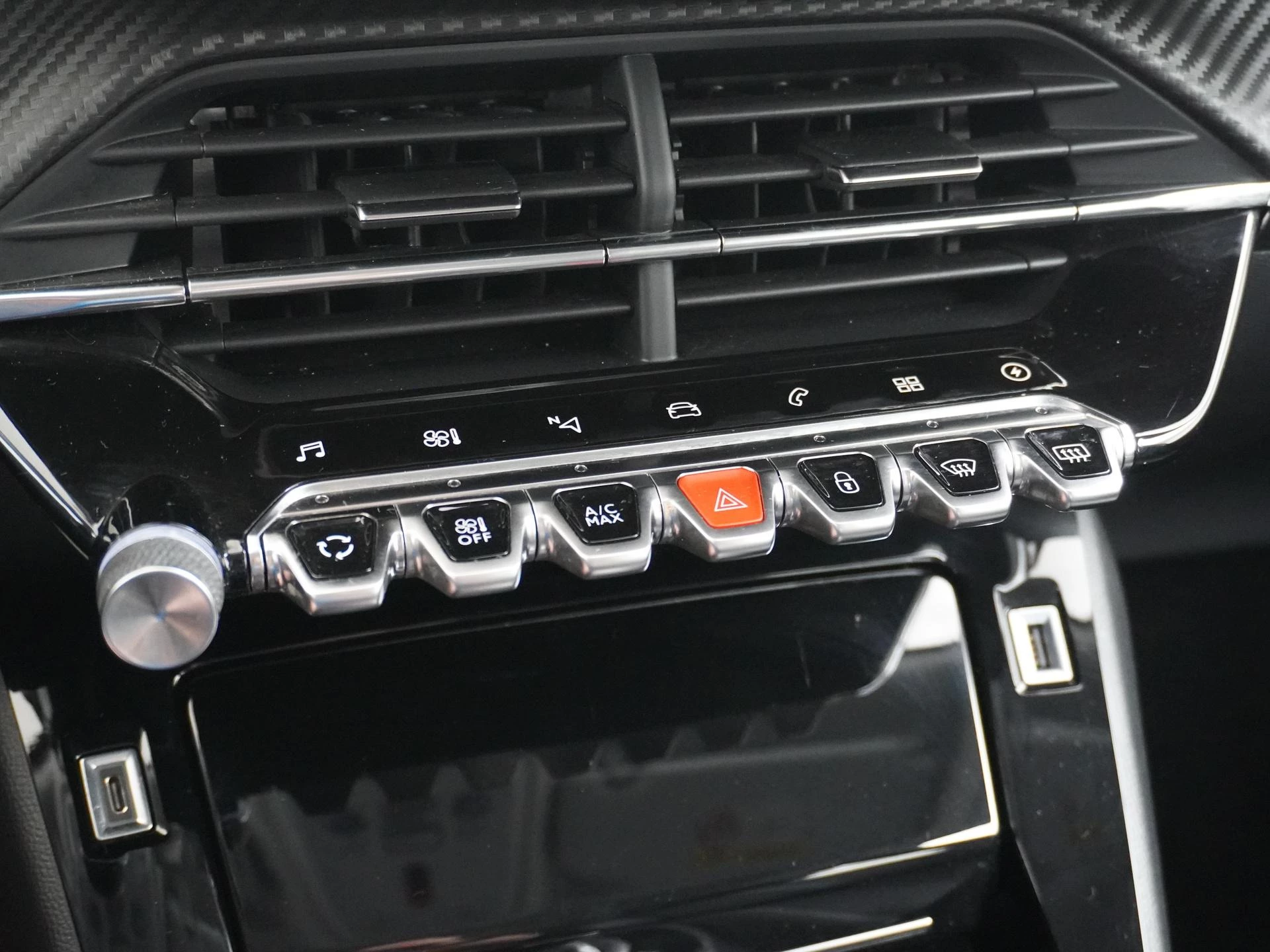 Hoofdafbeelding Peugeot e-2008