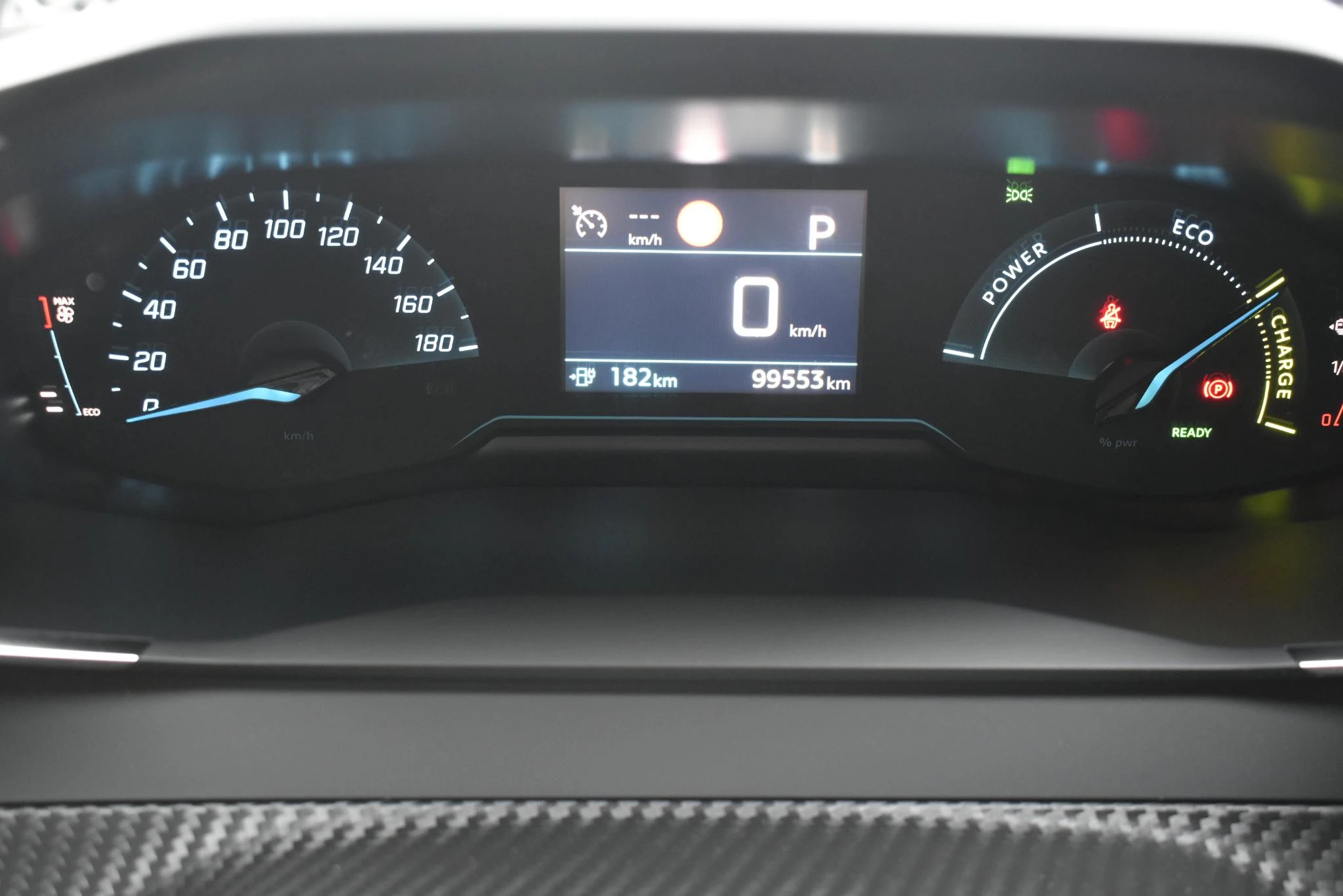 Hoofdafbeelding Peugeot e-2008