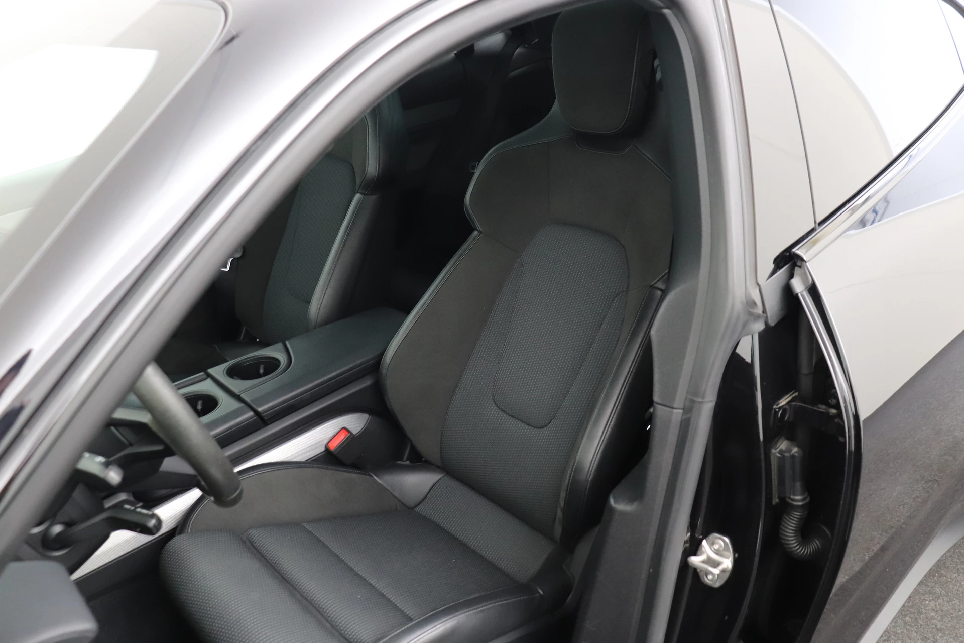 Hoofdafbeelding Porsche Taycan