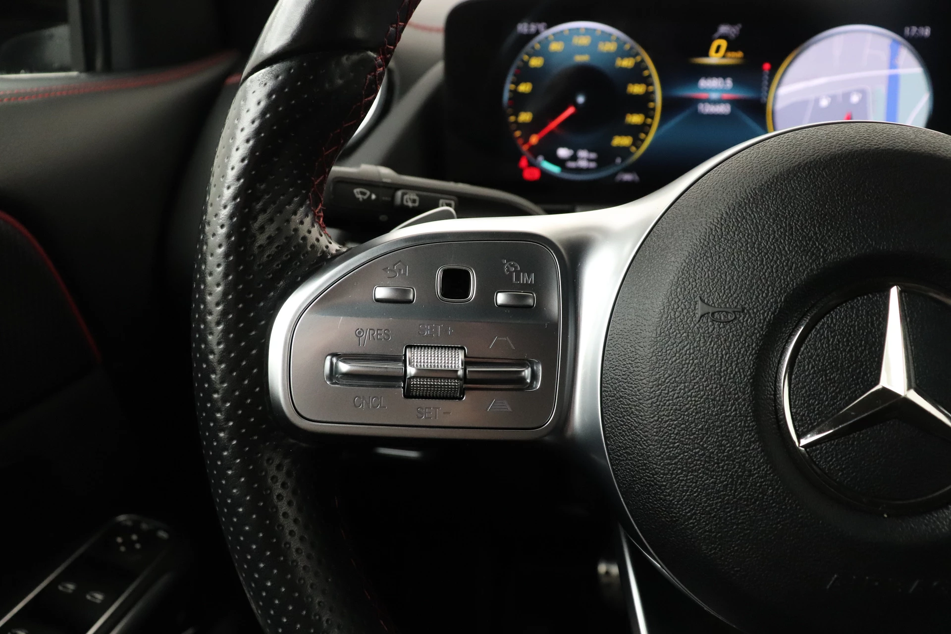 Hoofdafbeelding Mercedes-Benz EQA