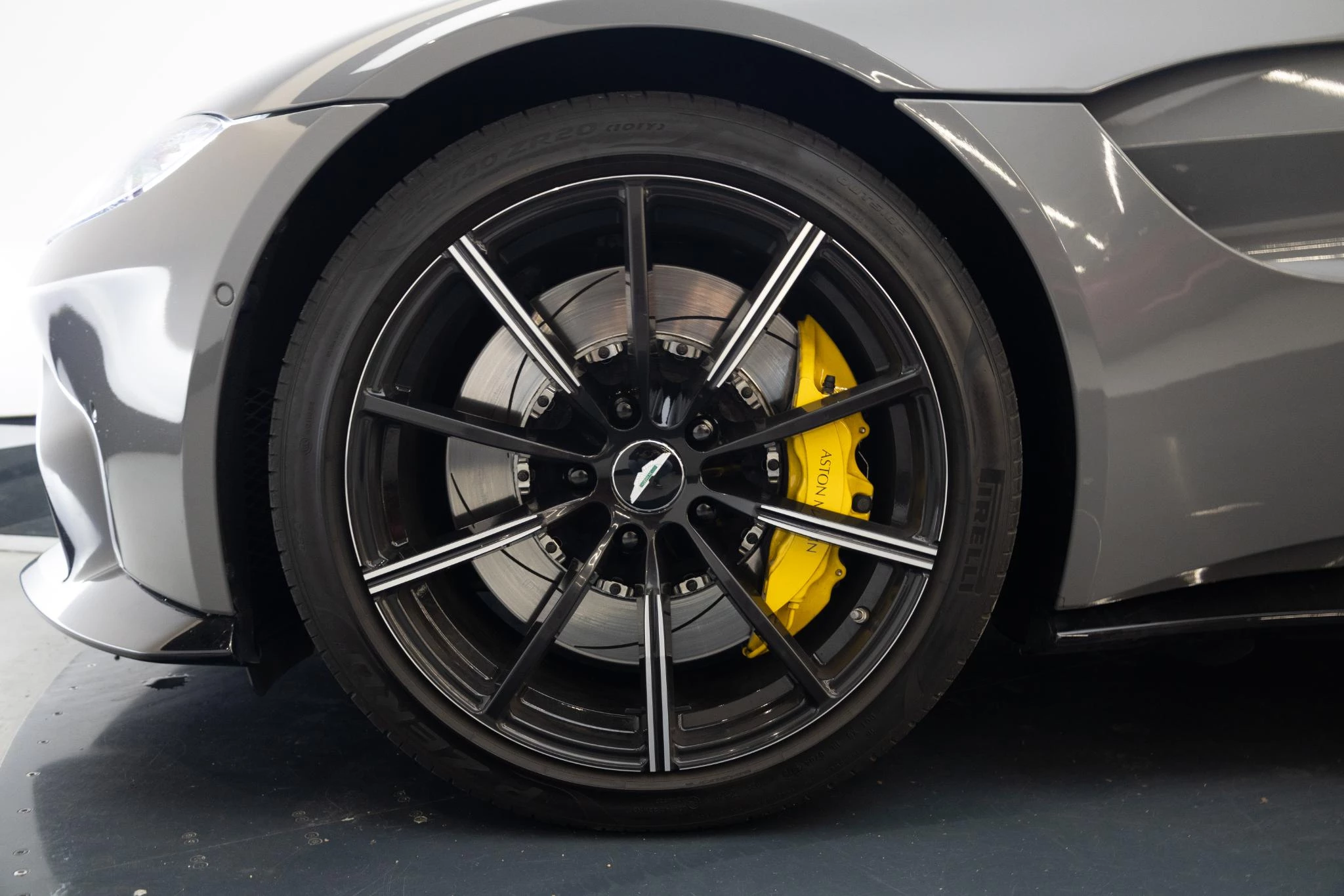 Hoofdafbeelding Aston Martin V8 Vantage