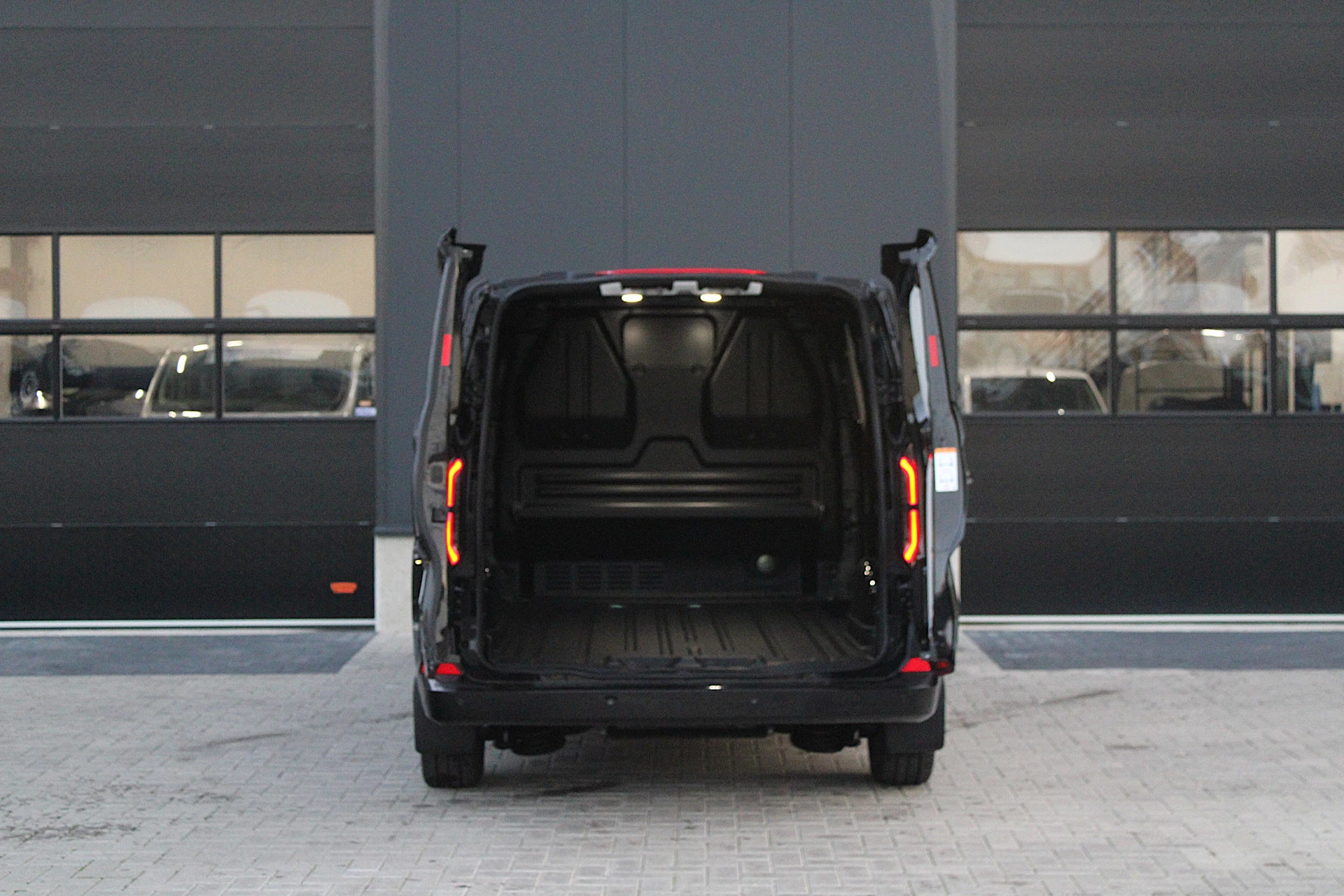 Hoofdafbeelding Ford E-Transit Custom