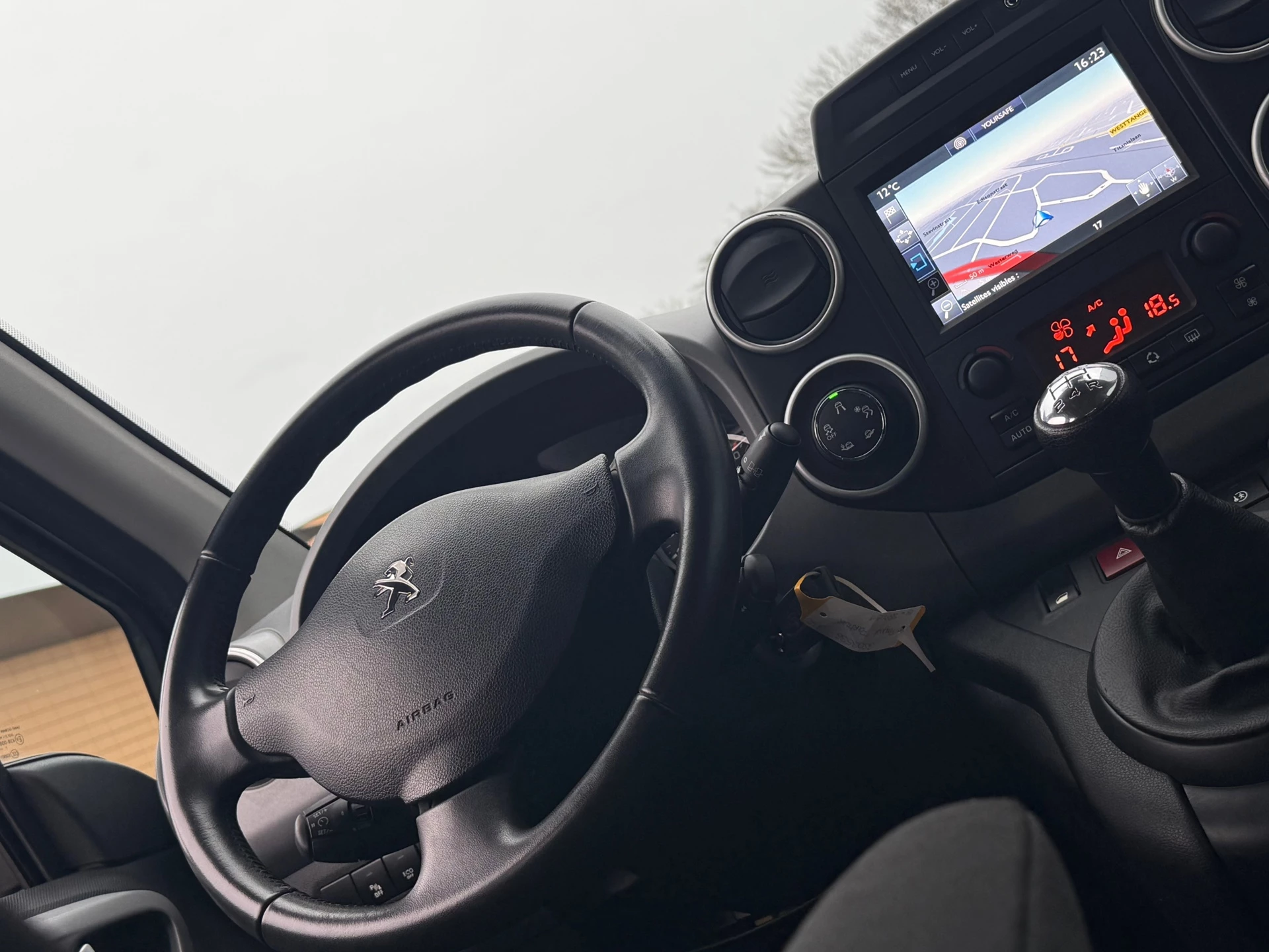 Hoofdafbeelding Peugeot Partner