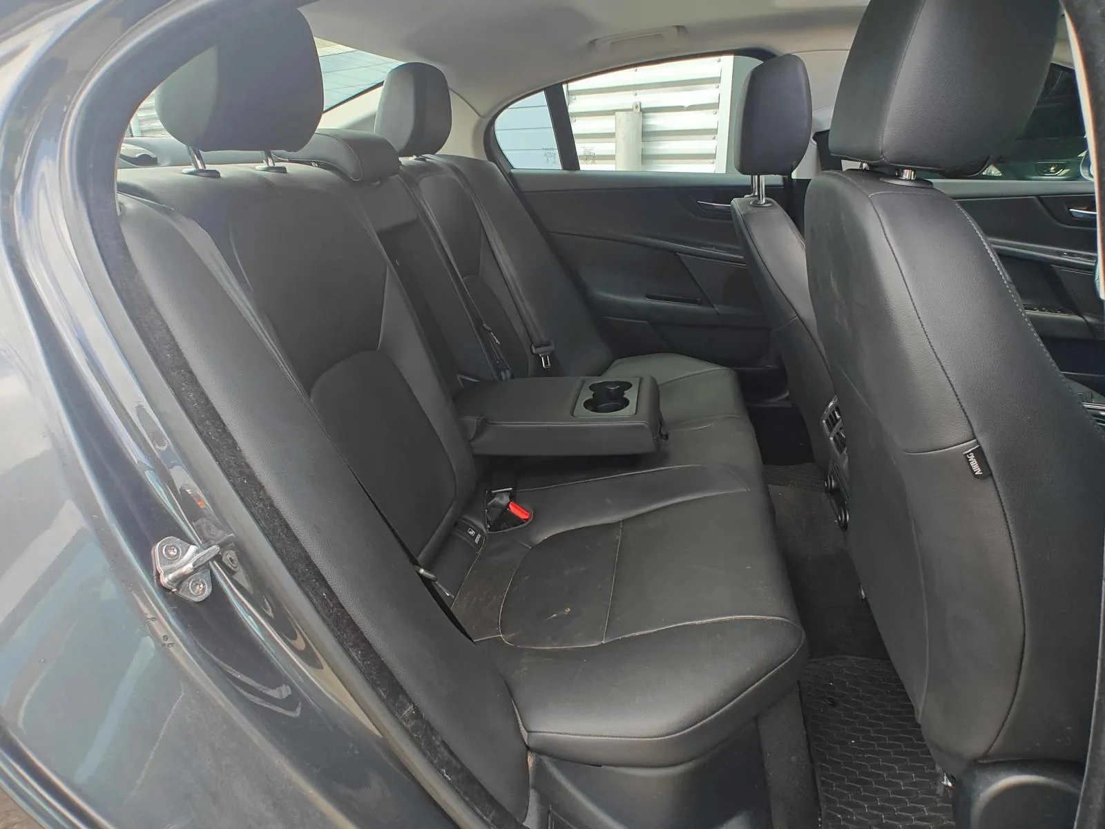 Hoofdafbeelding Jaguar XE