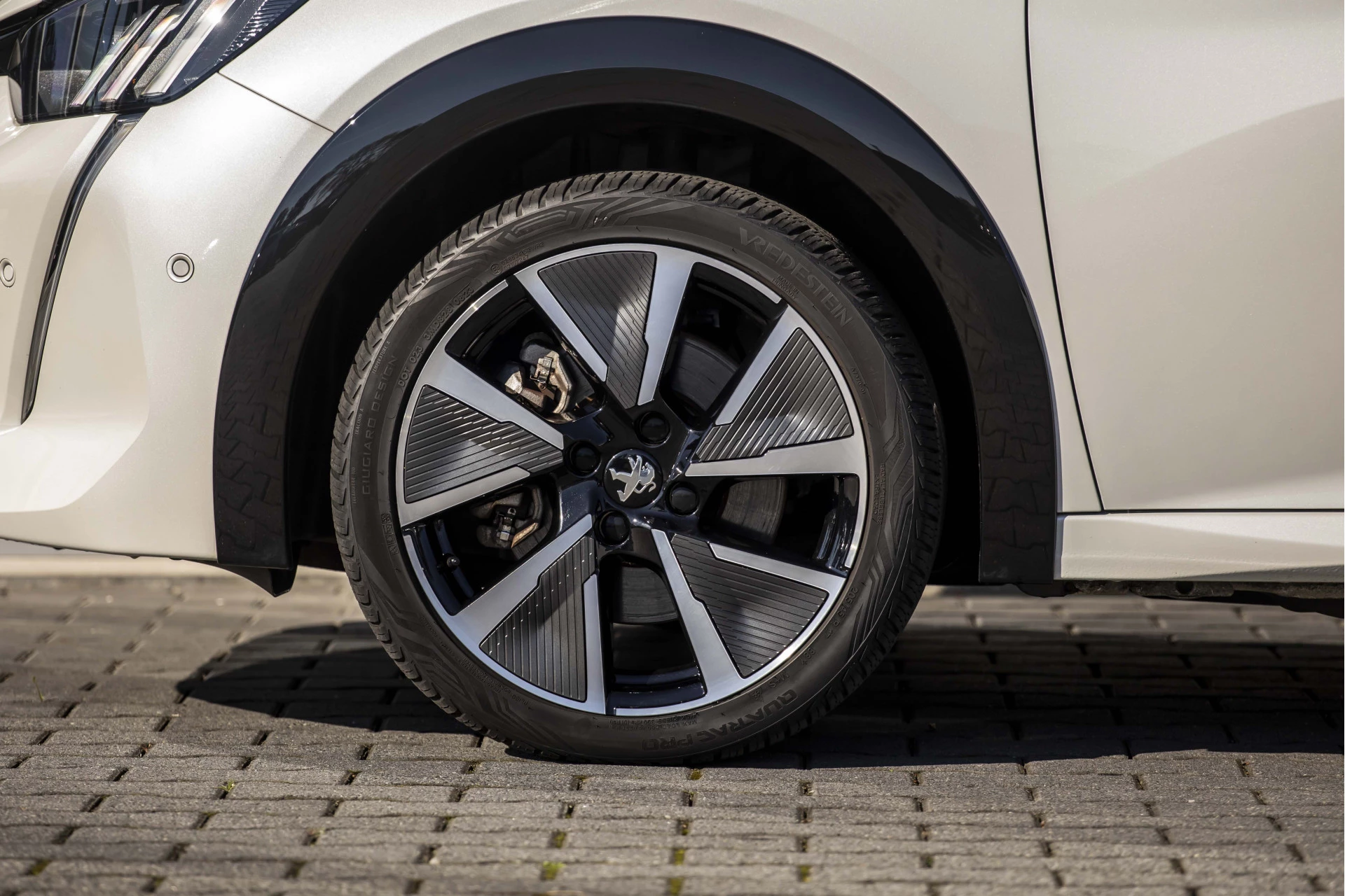 Hoofdafbeelding Peugeot e-208
