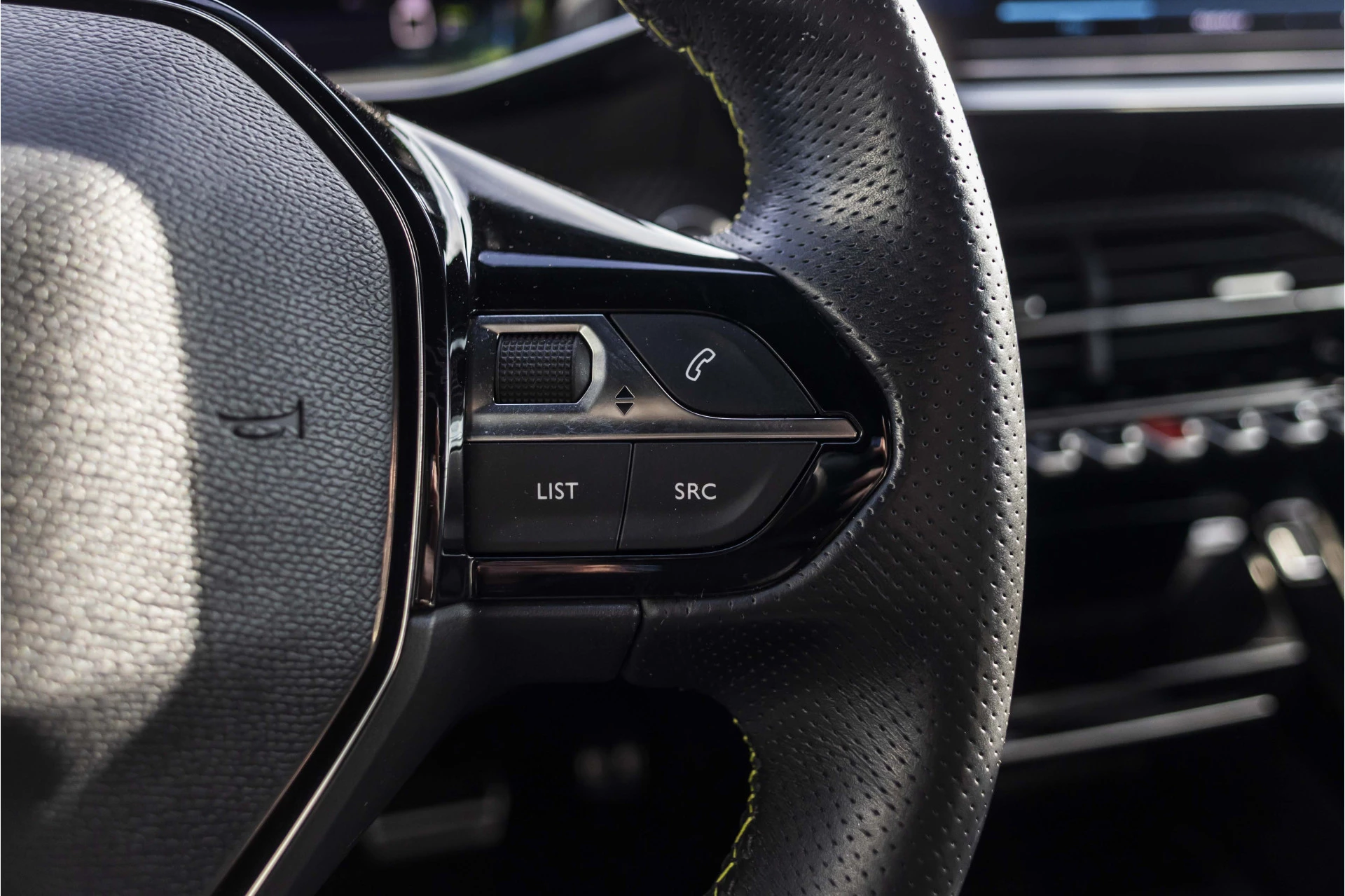 Hoofdafbeelding Peugeot e-2008