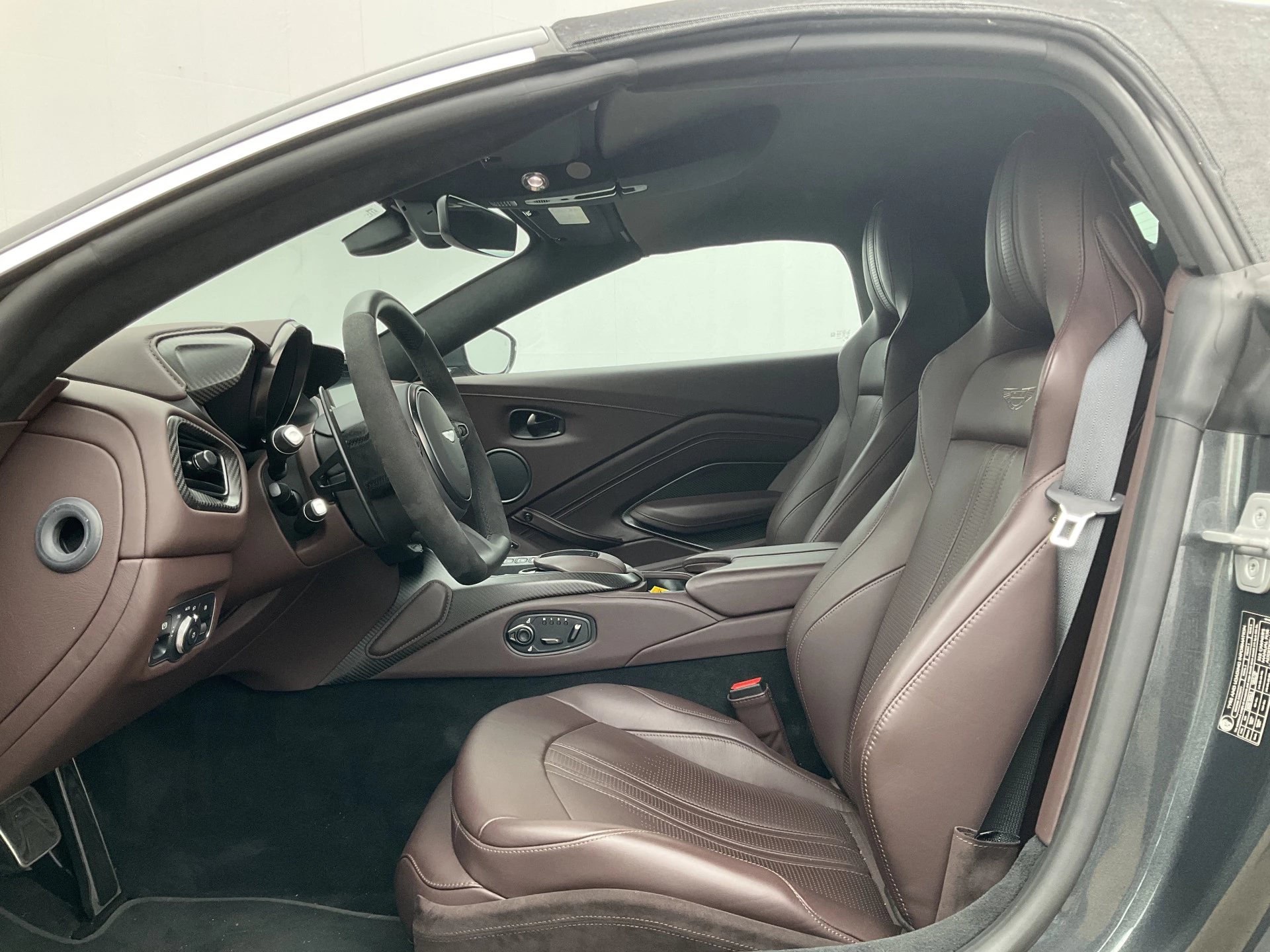 Hoofdafbeelding Aston Martin V8 Vantage