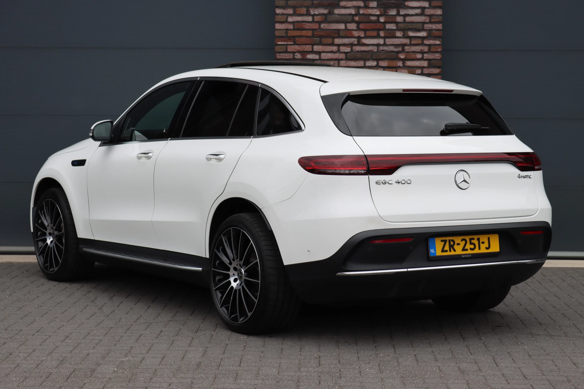 Hoofdafbeelding Mercedes-Benz EQC