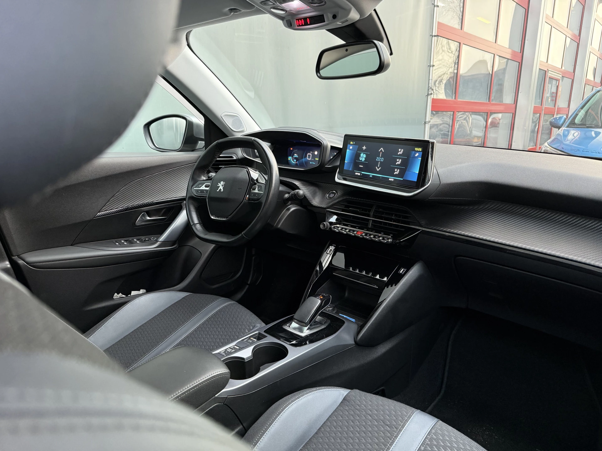 Hoofdafbeelding Peugeot e-2008