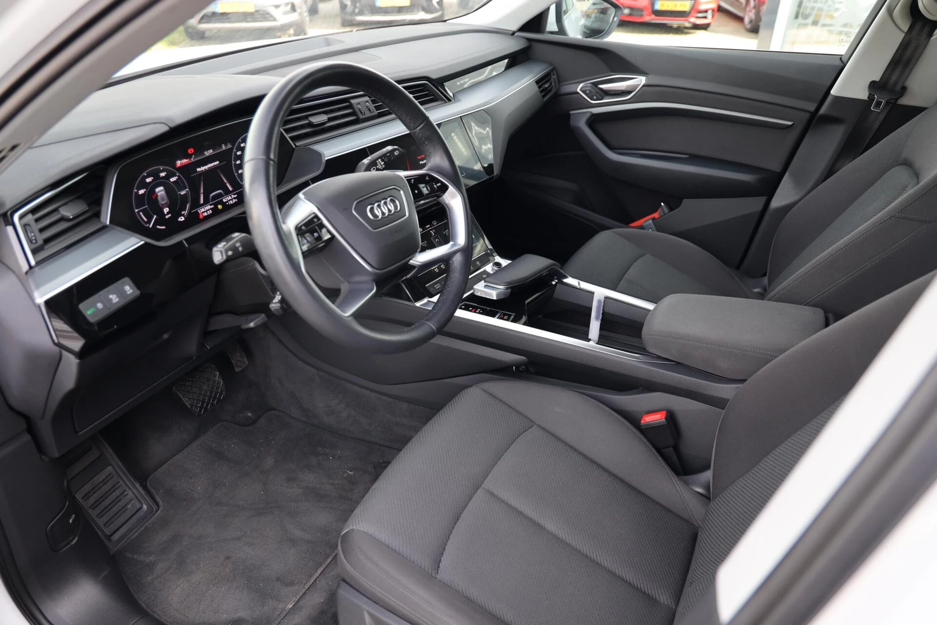 Hoofdafbeelding Audi e-tron