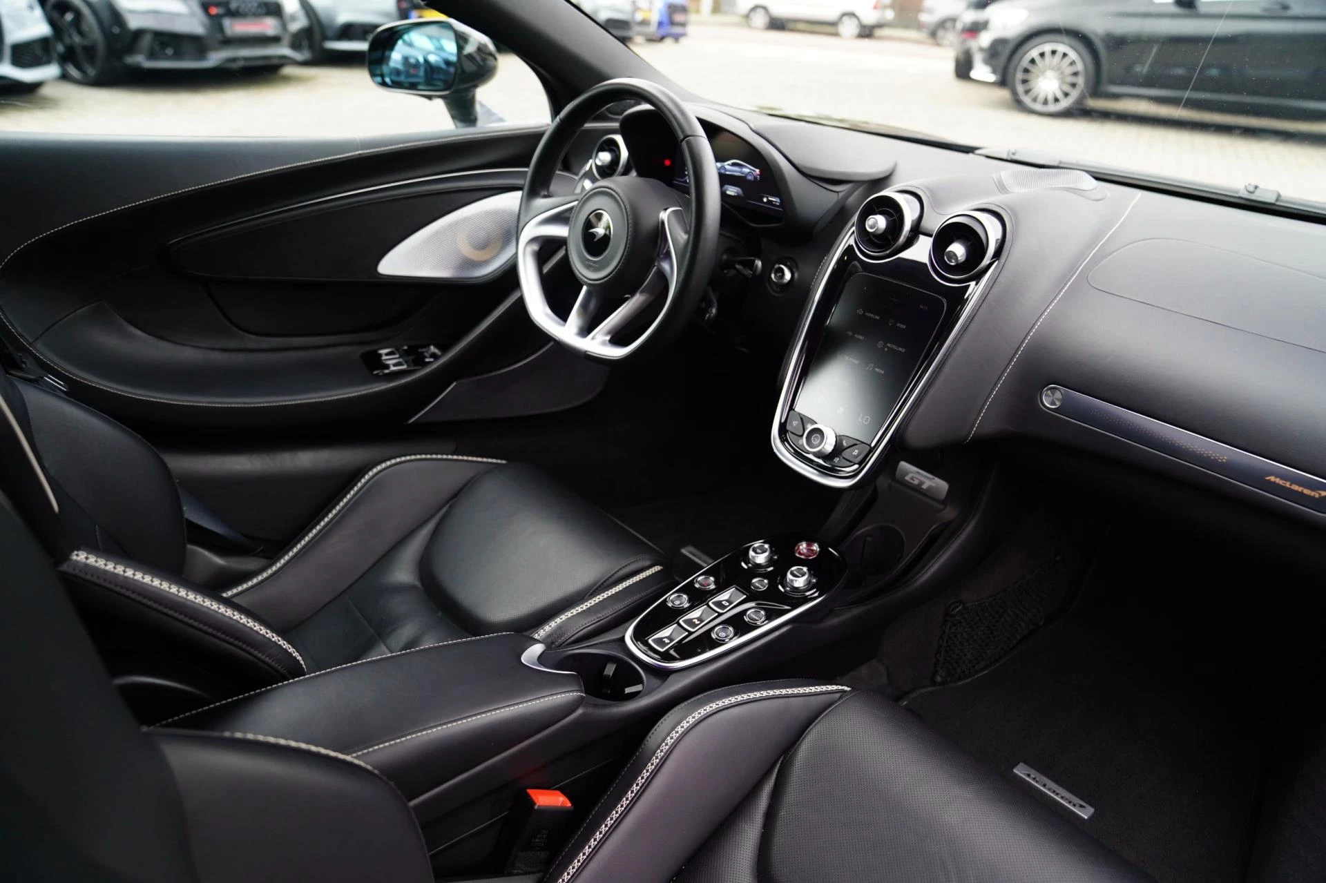 Hoofdafbeelding McLaren GT