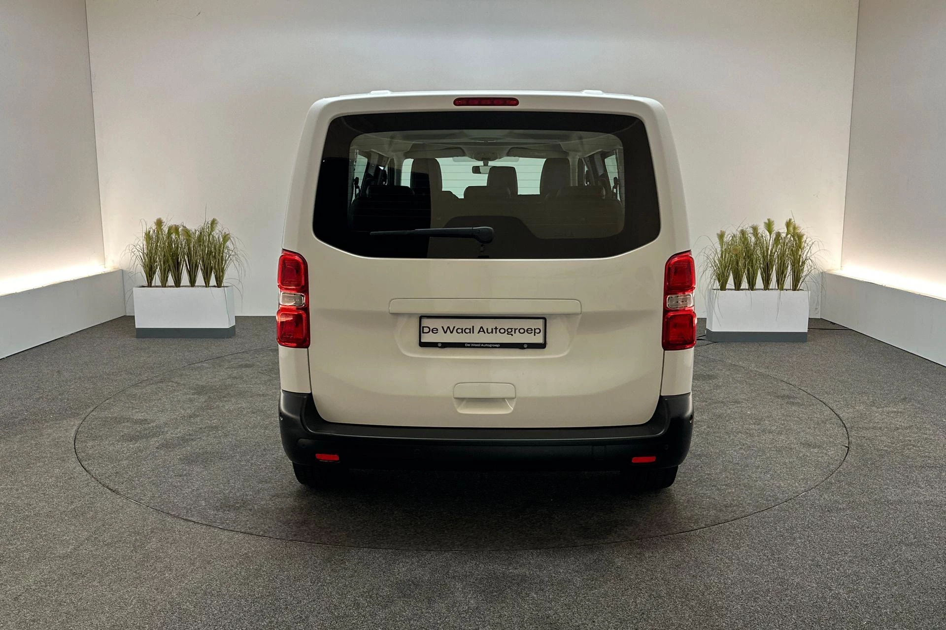 Hoofdafbeelding Peugeot Traveller