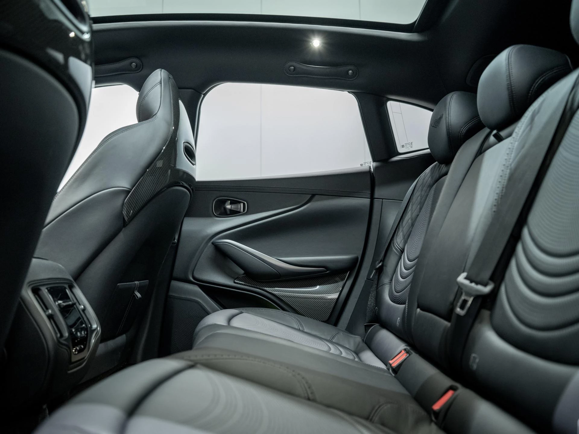 Hoofdafbeelding Aston Martin DBX