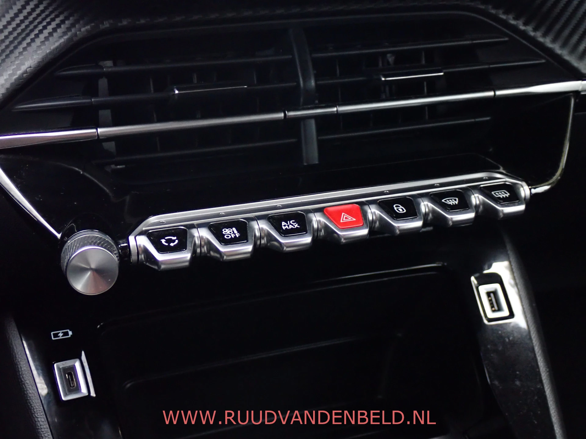 Hoofdafbeelding Peugeot e-208