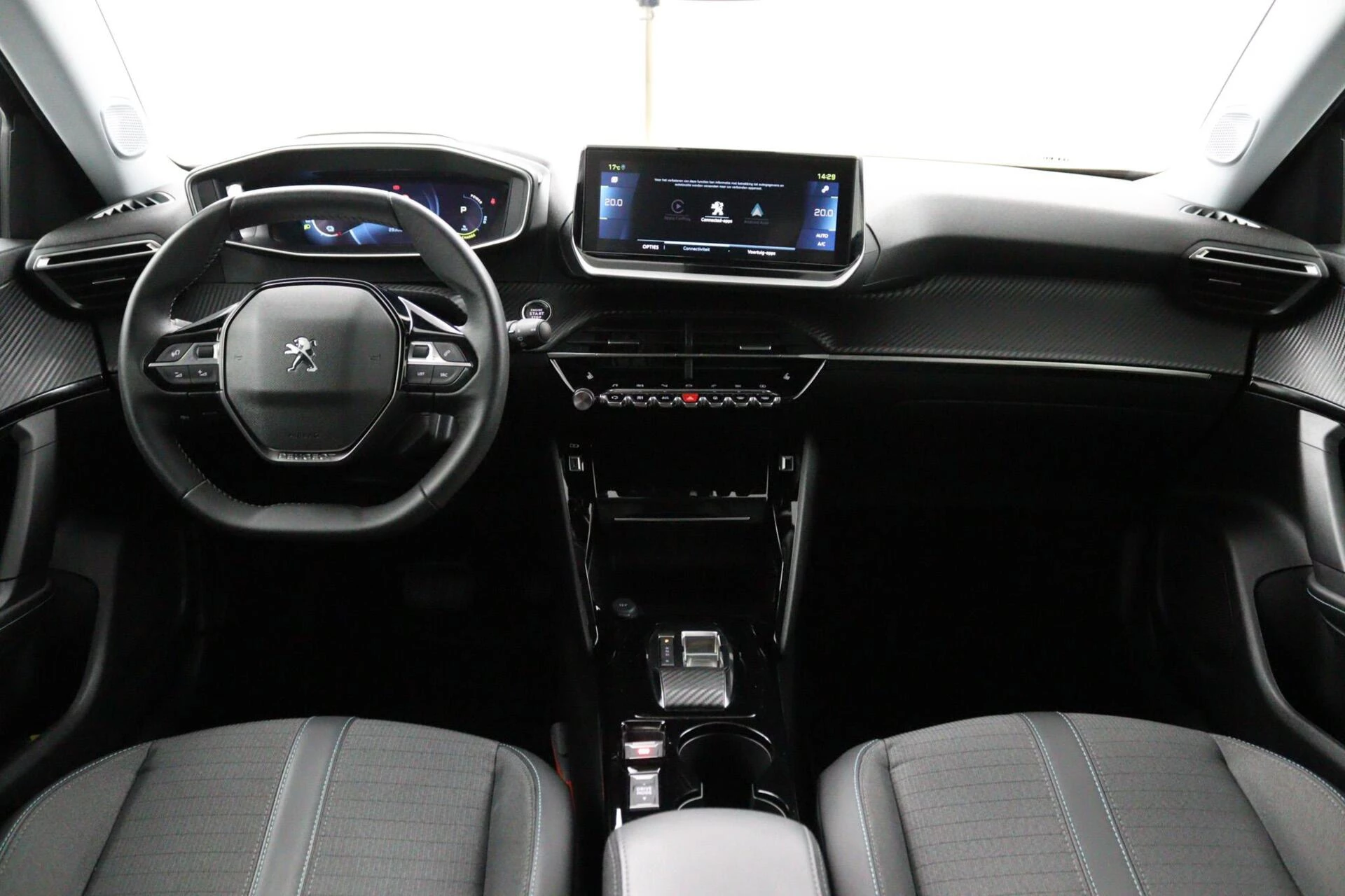 Hoofdafbeelding Peugeot e-2008