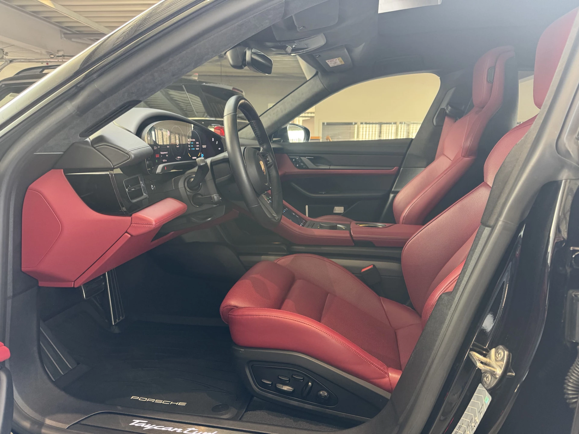 Hoofdafbeelding Porsche Taycan