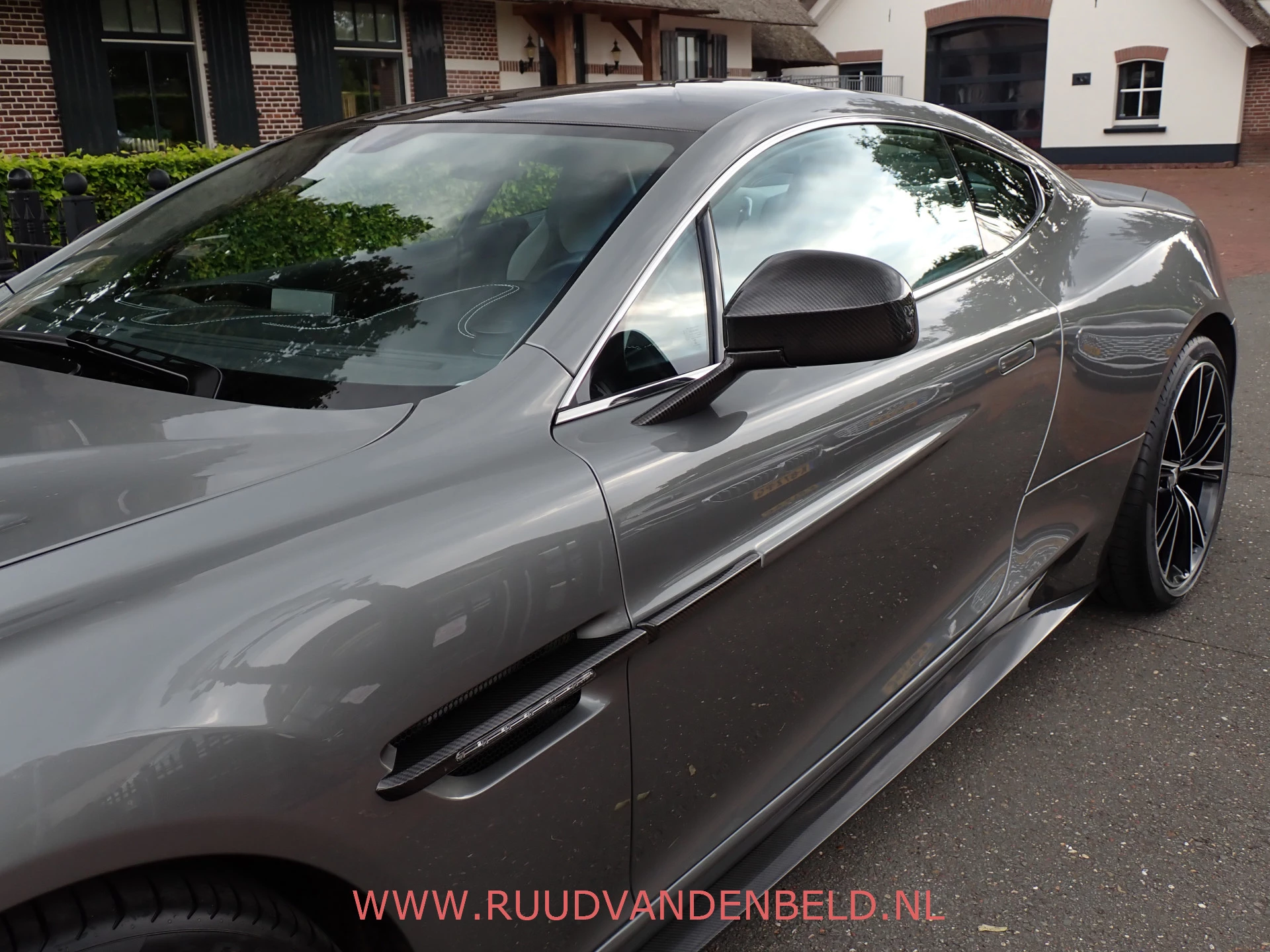 Hoofdafbeelding Aston Martin V12 Vanquish